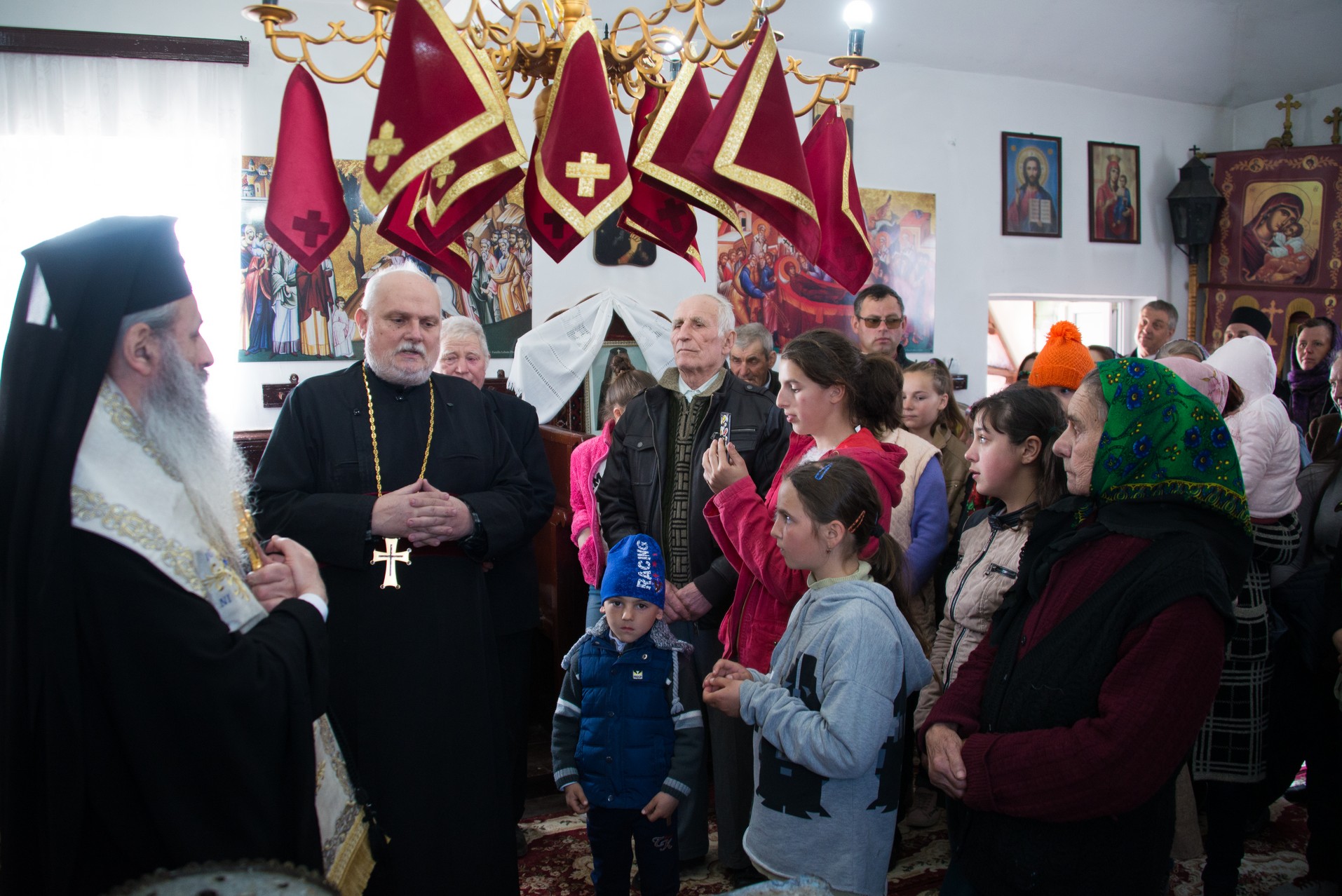 Slujire arhierească la Stolniceni, comuna Răuseni: „Omul își răstignește inima când îi iartă pe vrăjmași”