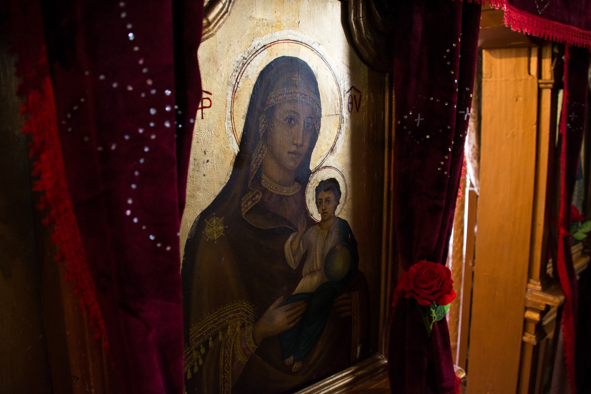 Slujire arhierească la Stolniceni, comuna Răuseni: „Omul își răstignește inima când îi iartă pe vrăjmași”