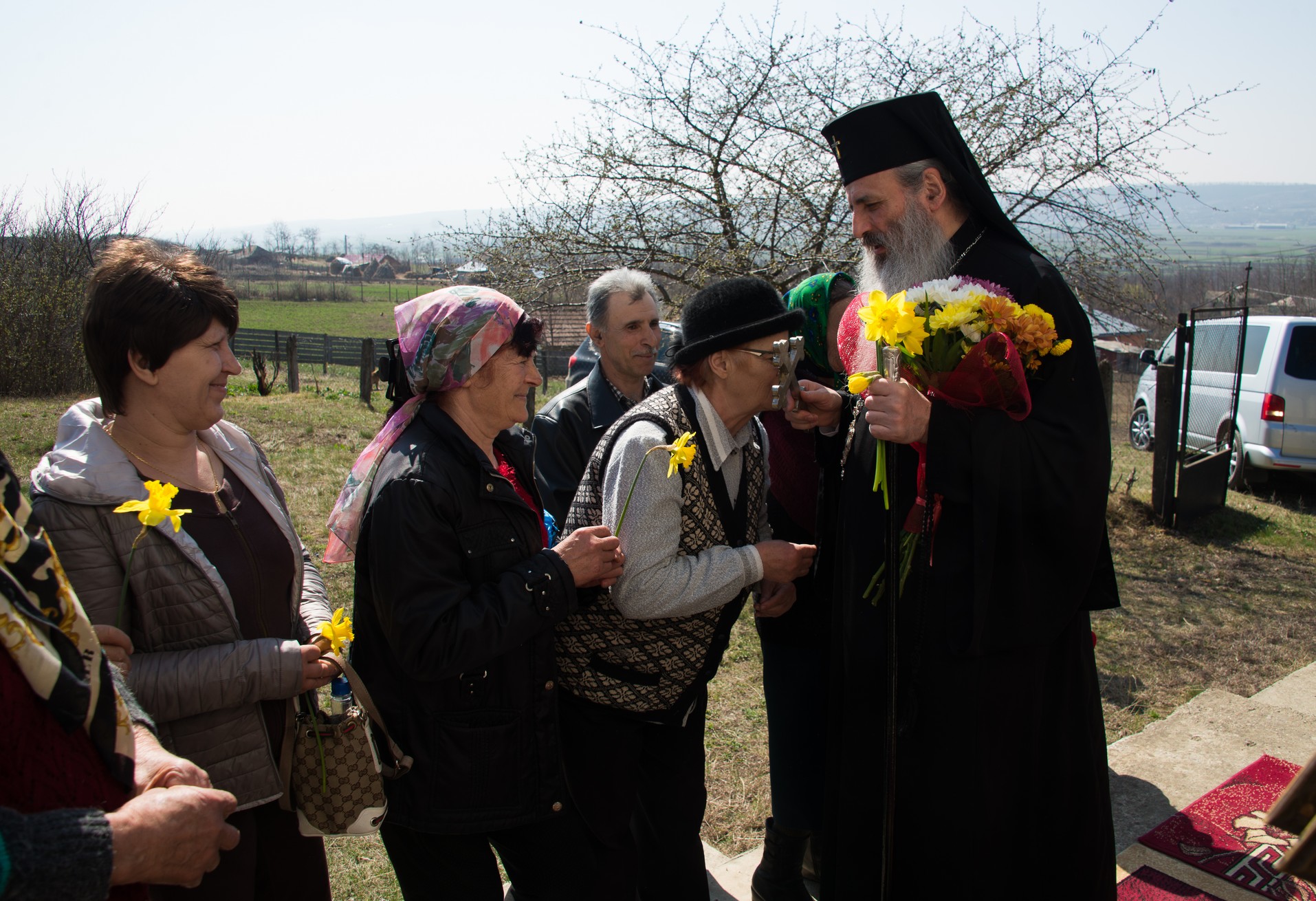 Slujire arhierească la Stolniceni, comuna Răuseni: „Omul își răstignește inima când îi iartă pe vrăjmași”