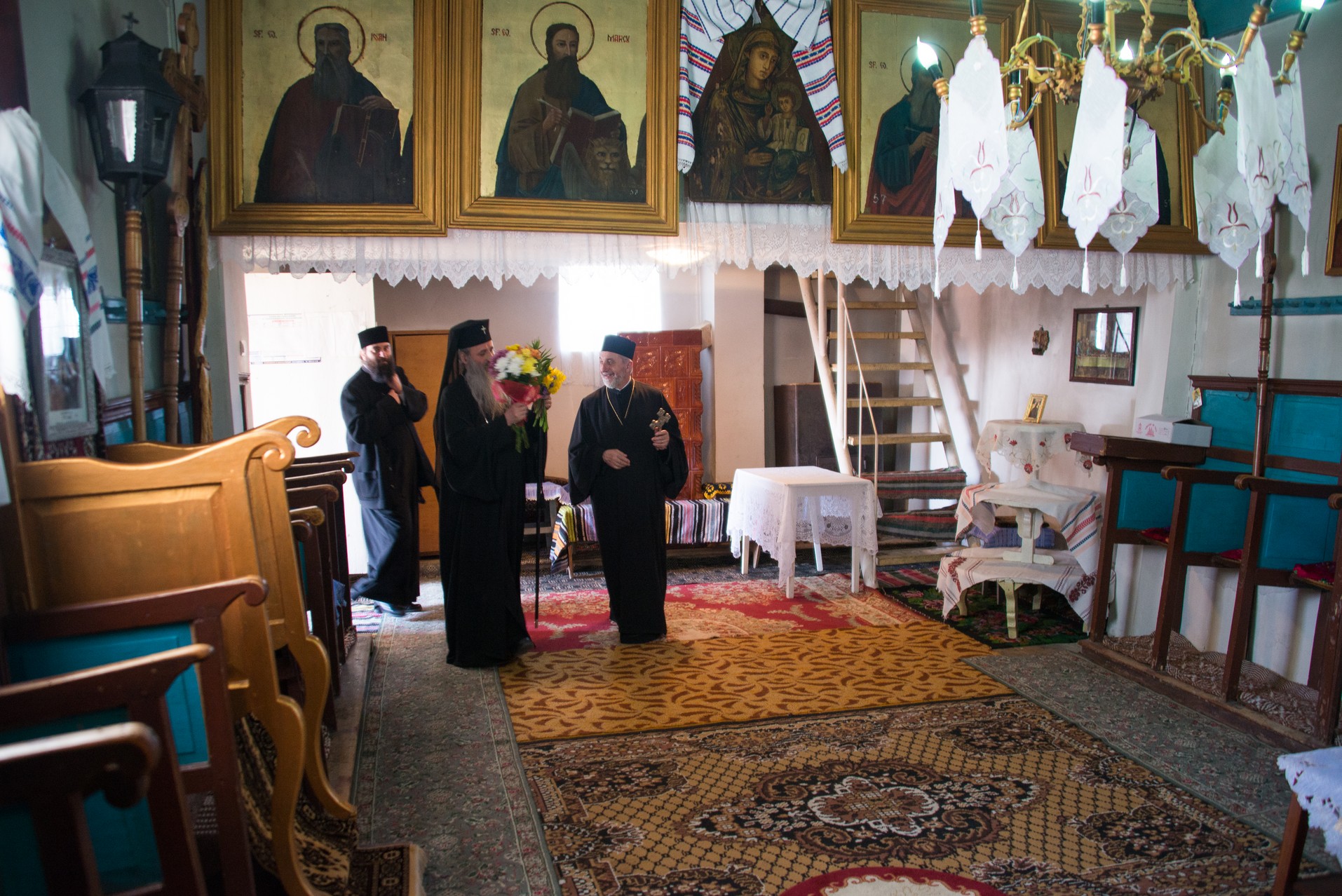 Slujire arhierească la Stolniceni, comuna Răuseni: „Omul își răstignește inima când îi iartă pe vrăjmași”