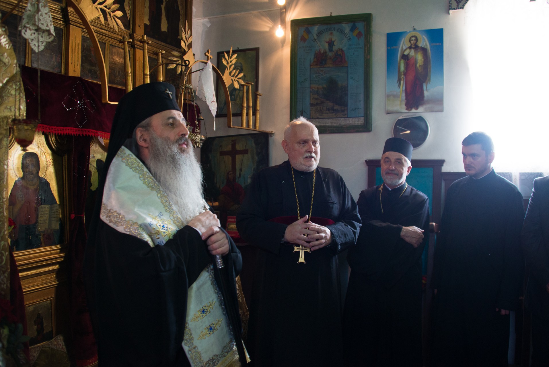 Slujire arhierească la Stolniceni, comuna Răuseni: „Omul își răstignește inima când îi iartă pe vrăjmași”