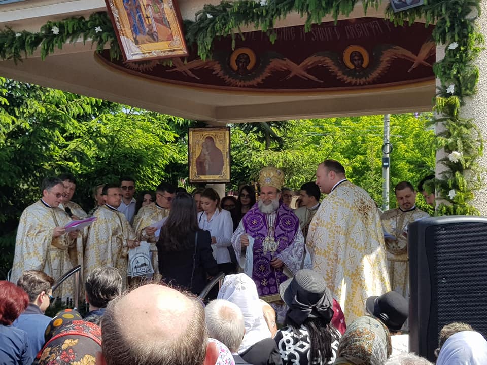 Elevii medaliaţi la olimpiadele şi competiţiile naţionale, premiaţi de Biserică