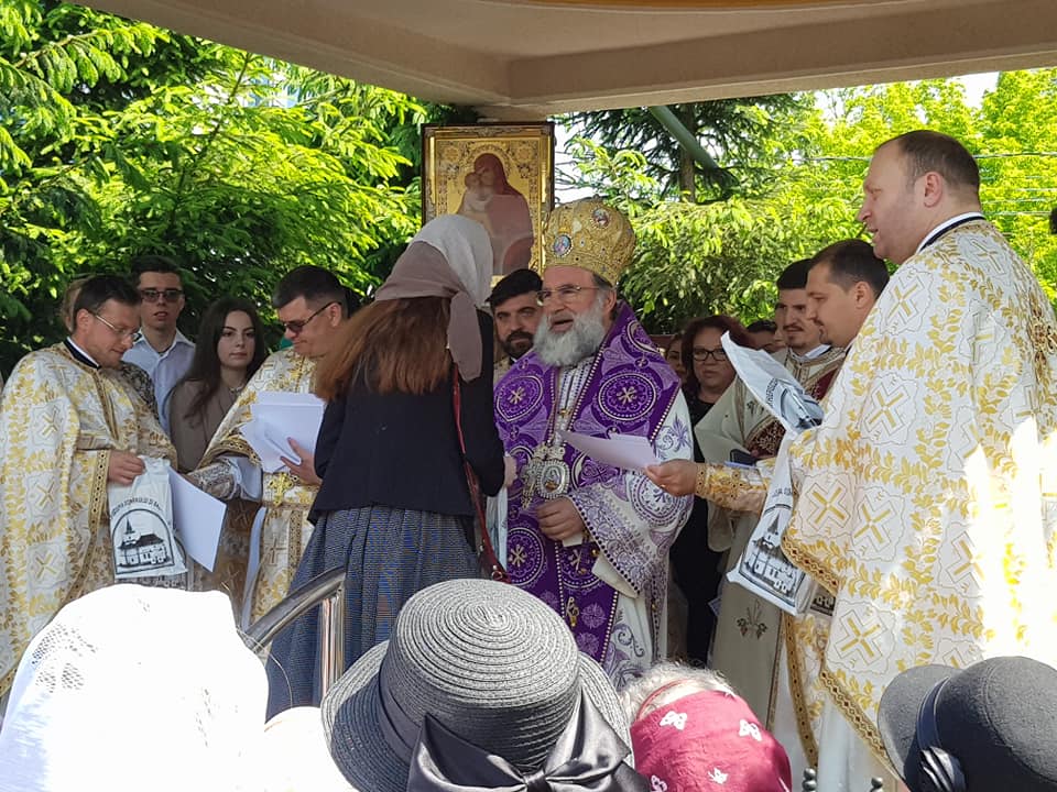 Elevii medaliaţi la olimpiadele şi competiţiile naţionale, premiaţi de Biserică Elevii medaliaţi la olimpiadele şi competiţiile naţionale, premiaţi de Biserică