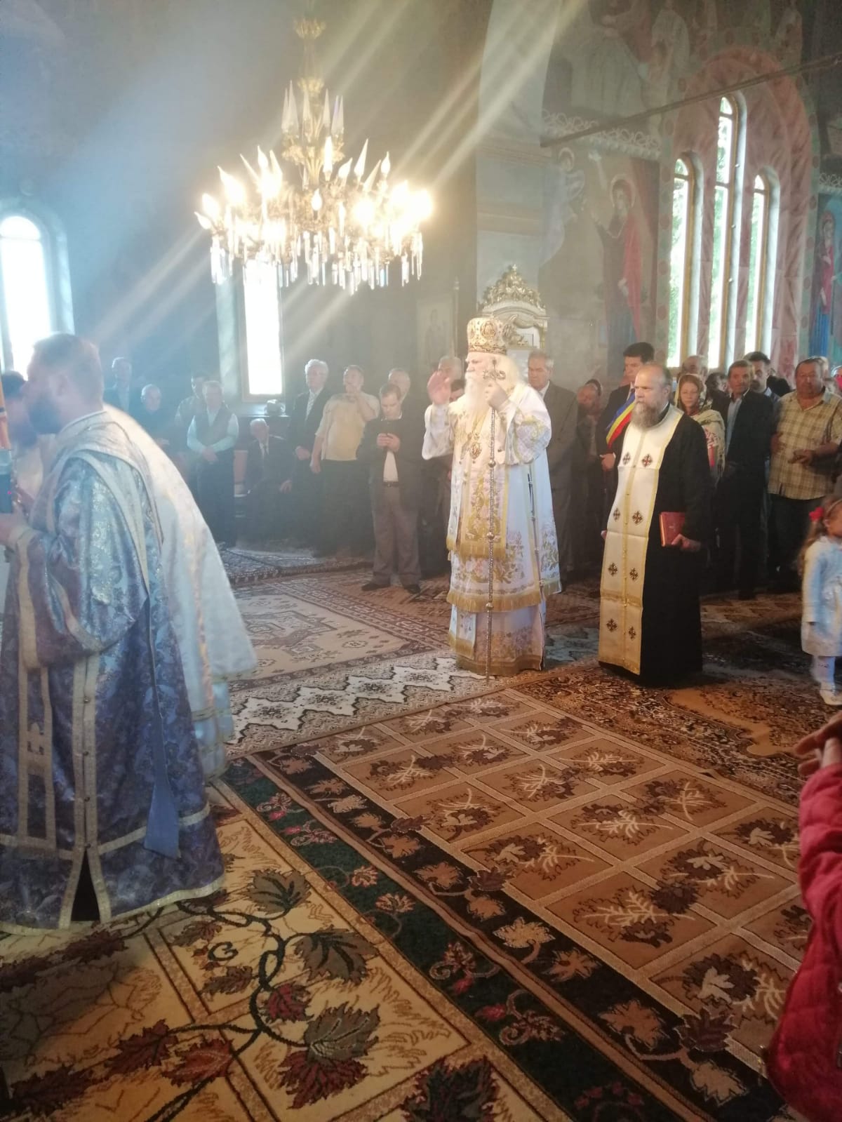 Binecuvântare arhierească în Parohia ”Nașterea Maicii Domnului” - Hilişeu Cloşca