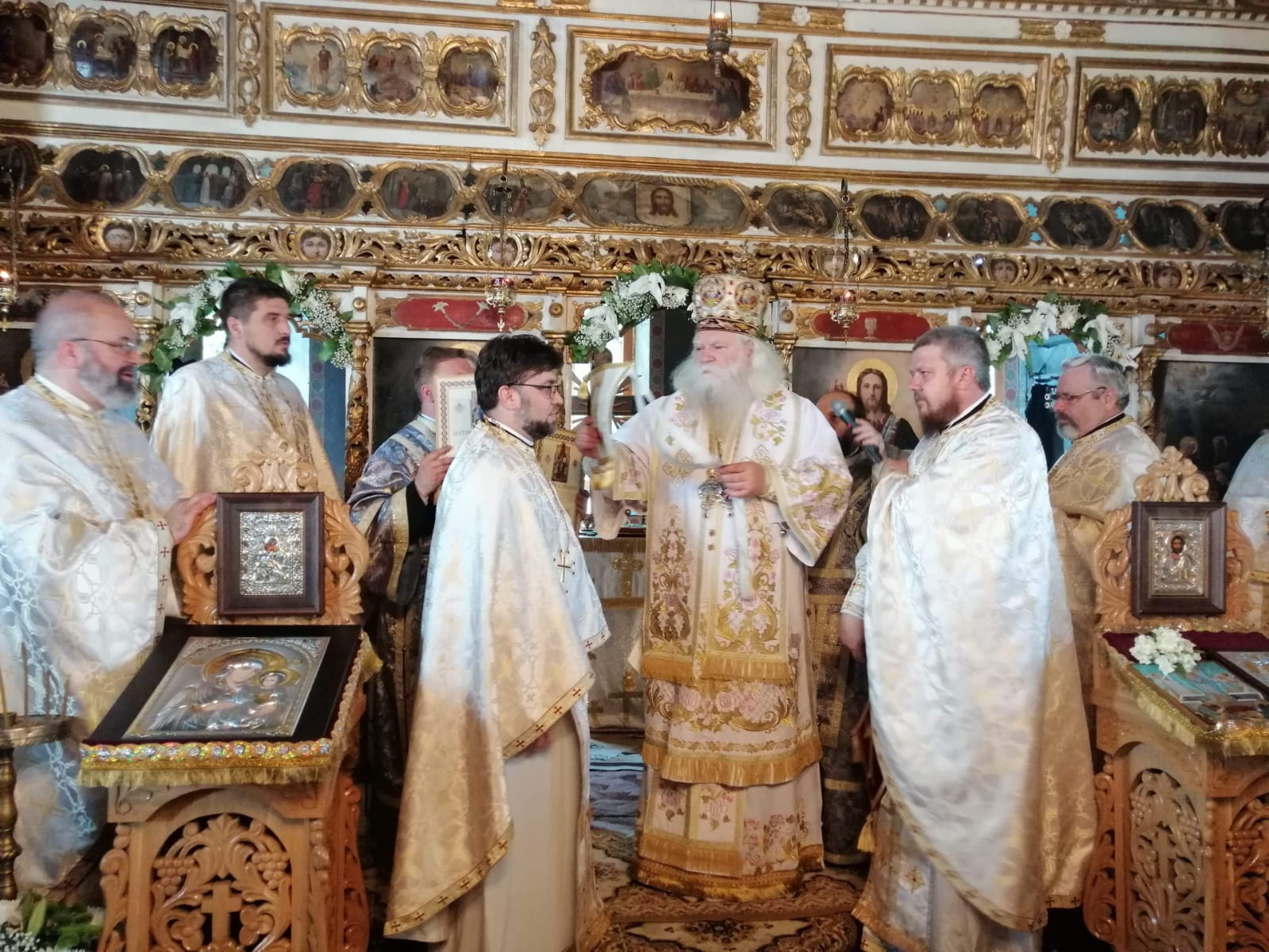 Binecuvântare arhierească în Parohia ”Nașterea Maicii Domnului” - Hilişeu Cloşca