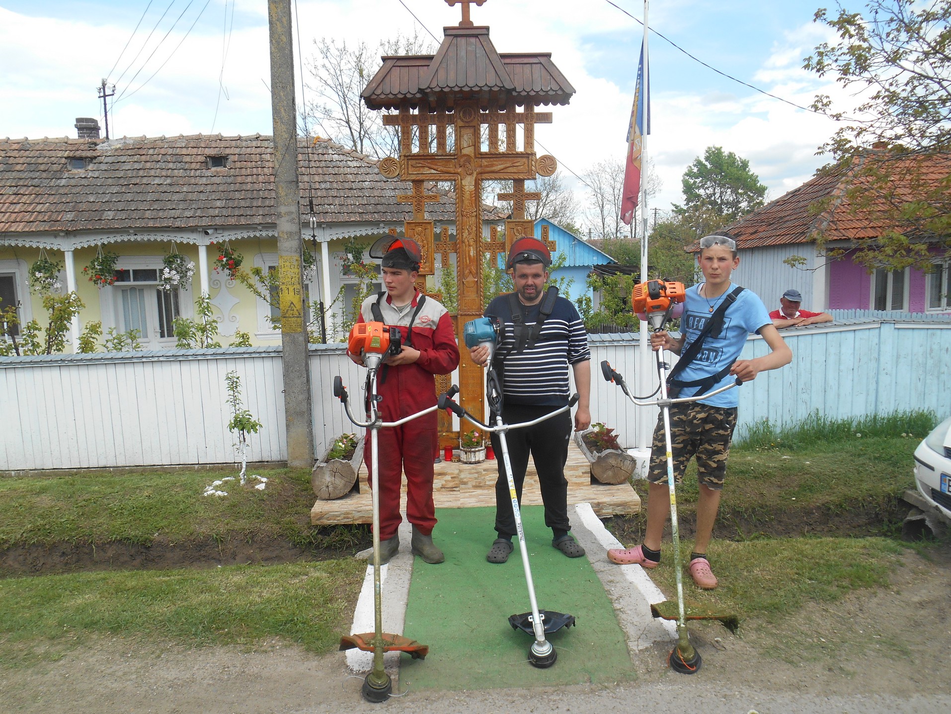 Familii aflate în dificultate din parohiile Chișcăreni și Sat Nou, ajutate de preotul paroh