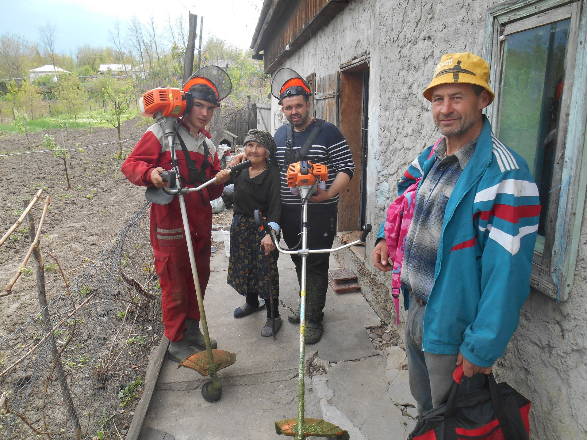 Familii aflate în dificultate din parohiile Chișcăreni și Sat Nou, ajutate de preotul paroh