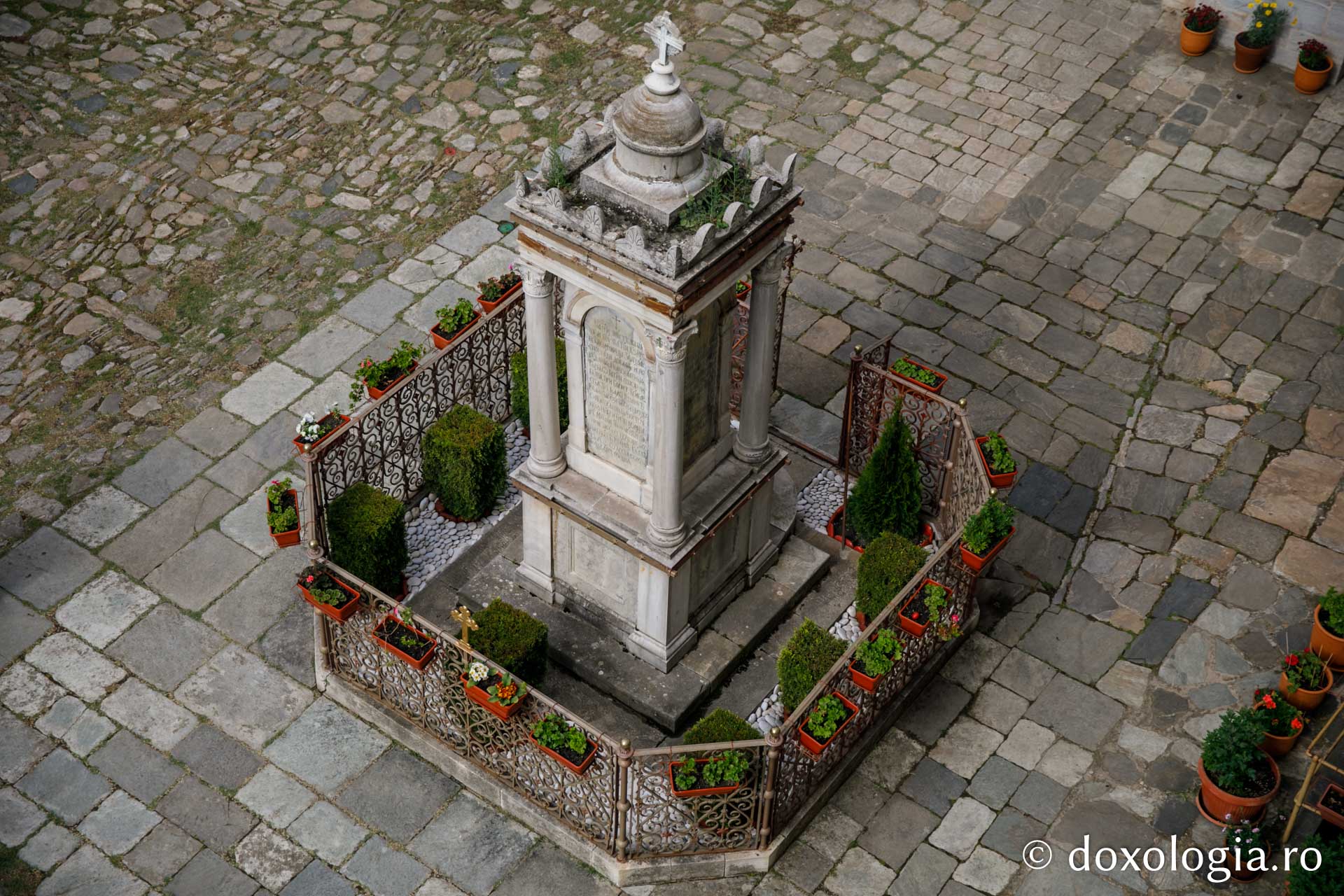Monumentul celor 26 de Mucenici de la Mănăstirea Zografu