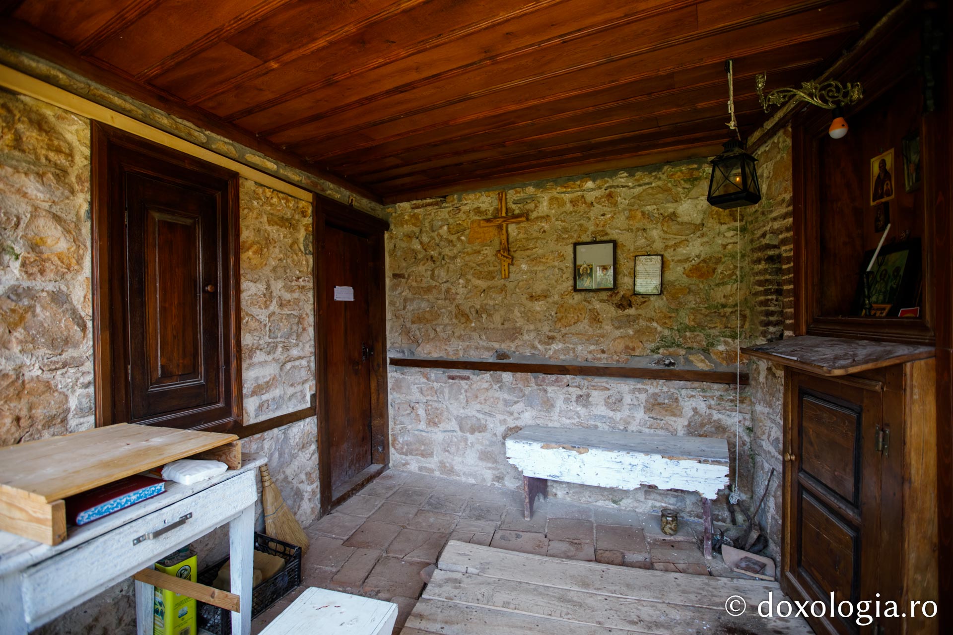 Peştera Cuviosului Cosma / Foto: pr. Silviu Cluci Peștera Cuviosului Cosma de la Zografu, Athos
