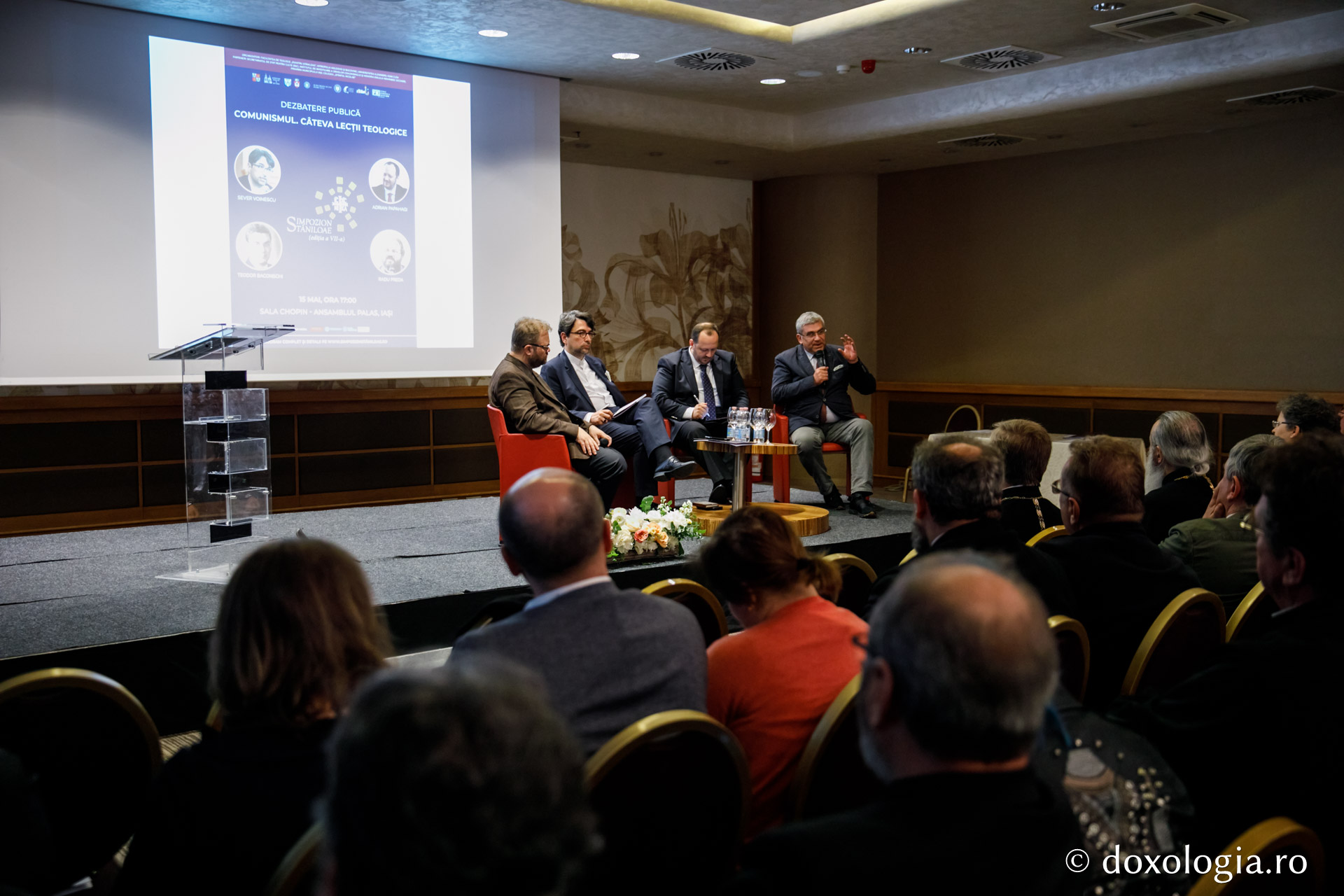 Participanții Simpozionului Internațional „Dumitru Stăniloae” dezbat tema „Creştinismul în postcomunism (1989-2019): tranziţie - terapie - tendinţe”