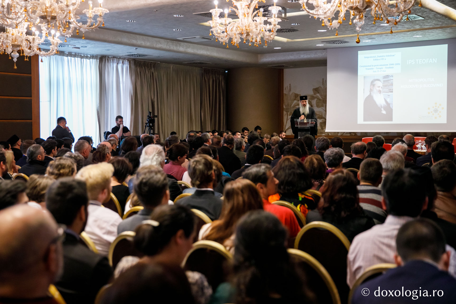 Participanții Simpozionului Internațional „Dumitru Stăniloae” dezbat tema „Creştinismul în postcomunism (1989-2019): tranziţie - terapie - tendinţe”