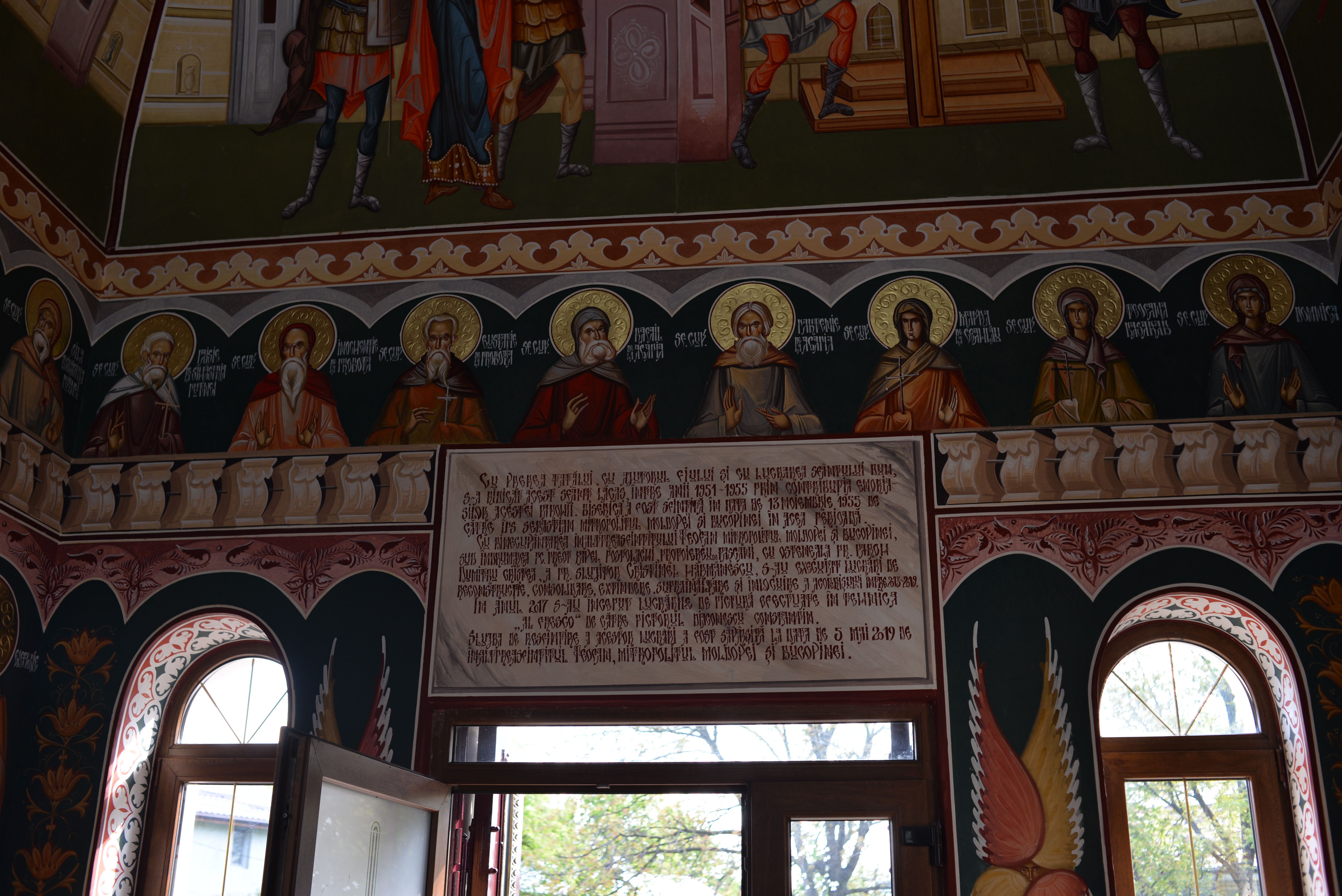 (Foto: Lucian Apopei) Resfinţire de biserică în parohia filantropiei creştine din Paşcani