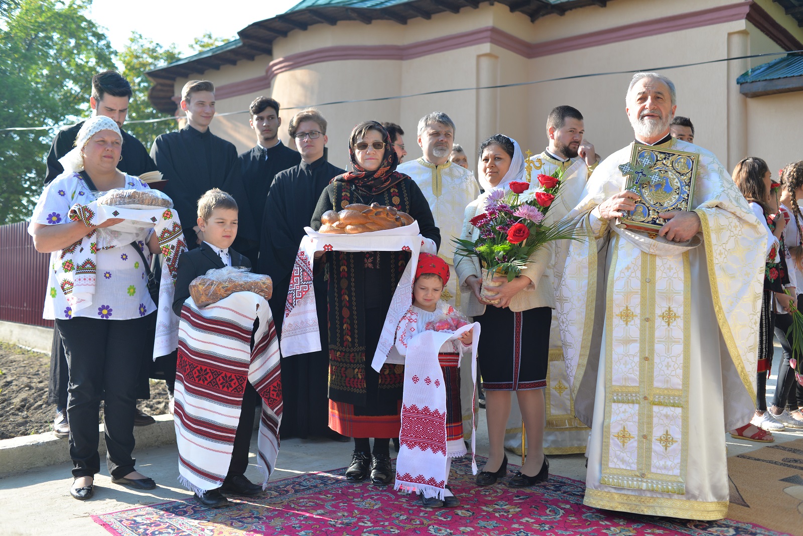 Foto: Bogdan Bulgariu Resfințire de biserică în parohia Luceni