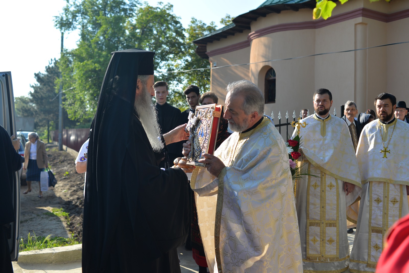 Foto: Bogdan Bulgariu Resfințire de biserică în parohia Luceni