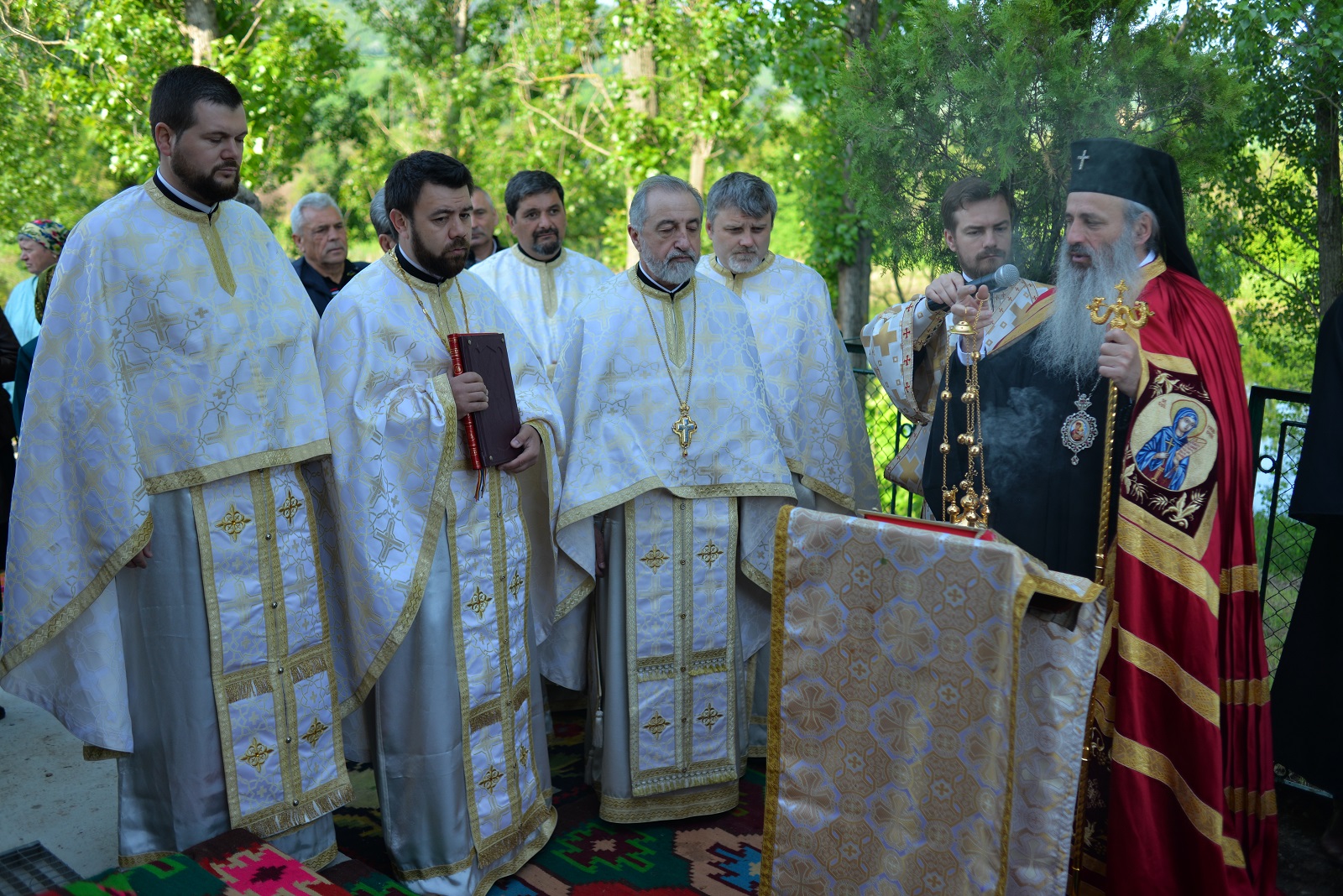 Foto: Bogdan Bulgariu Resfințire de biserică în parohia Luceni