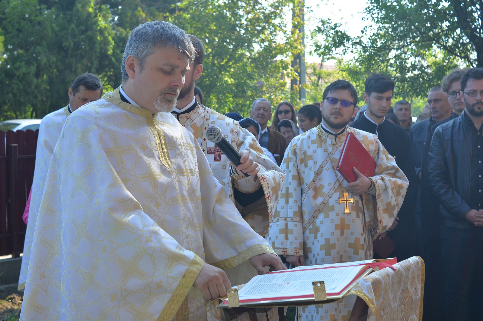 Foto: Bogdan Bulgariu Resfințire de biserică în parohia Luceni