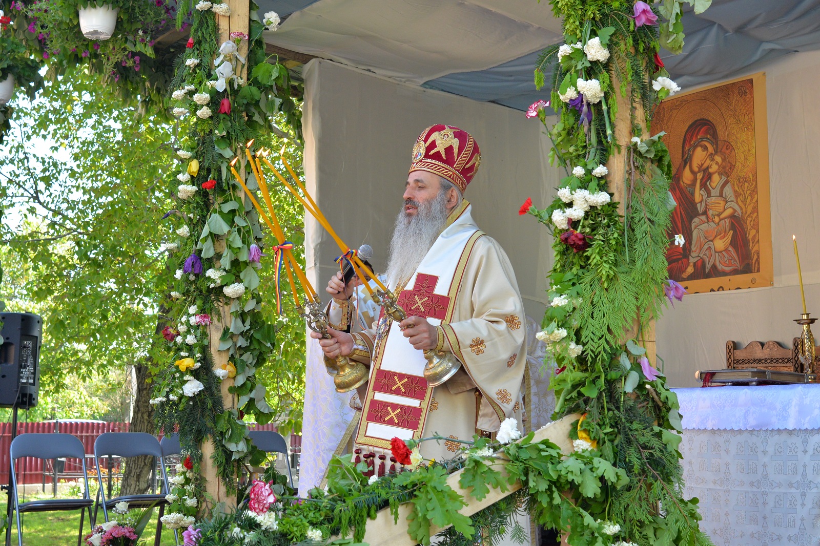Foto: Bogdan Bulgariu Resfințire de biserică în parohia Luceni