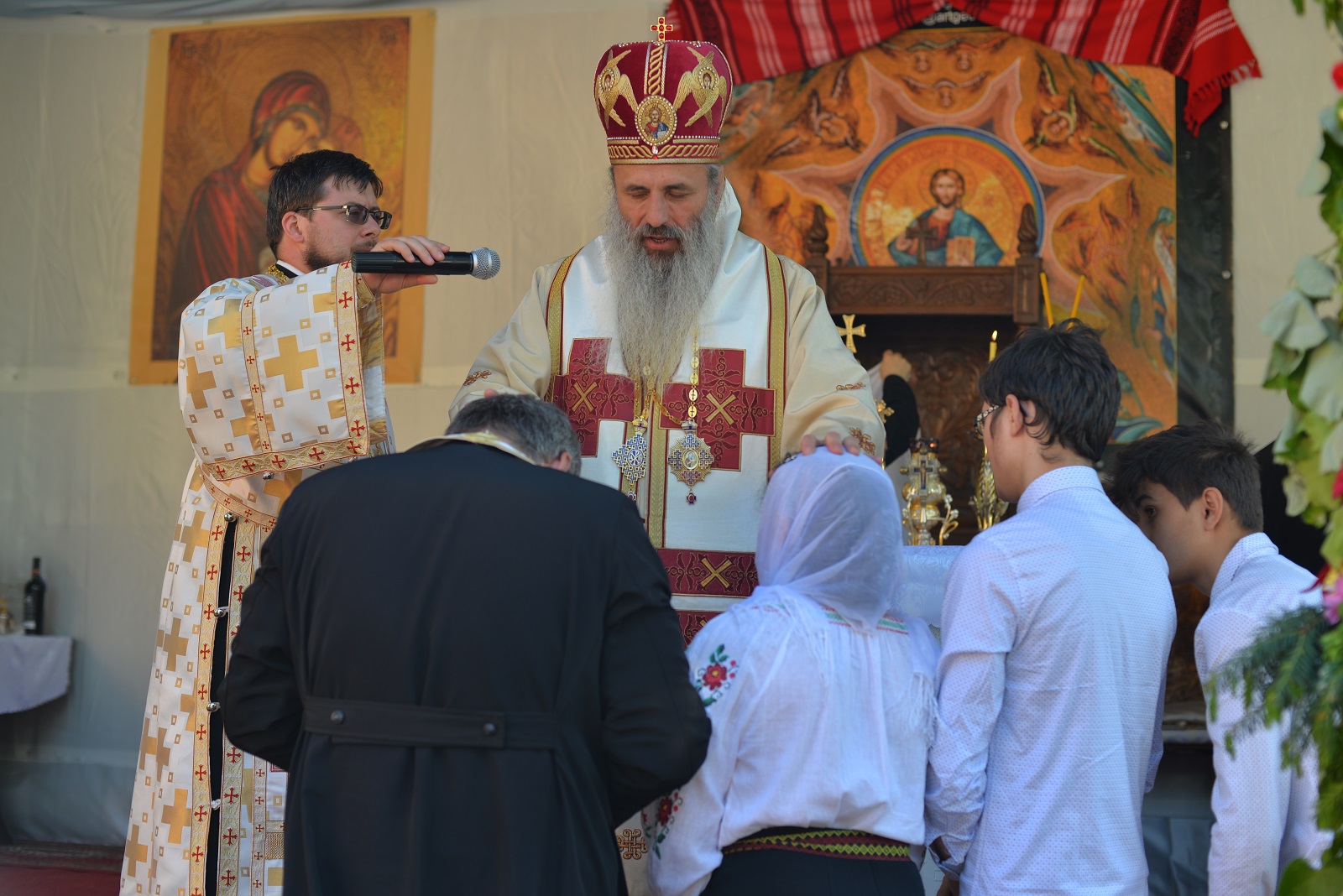 Foto: Bogdan Bulgariu Resfințire de biserică în parohia Luceni