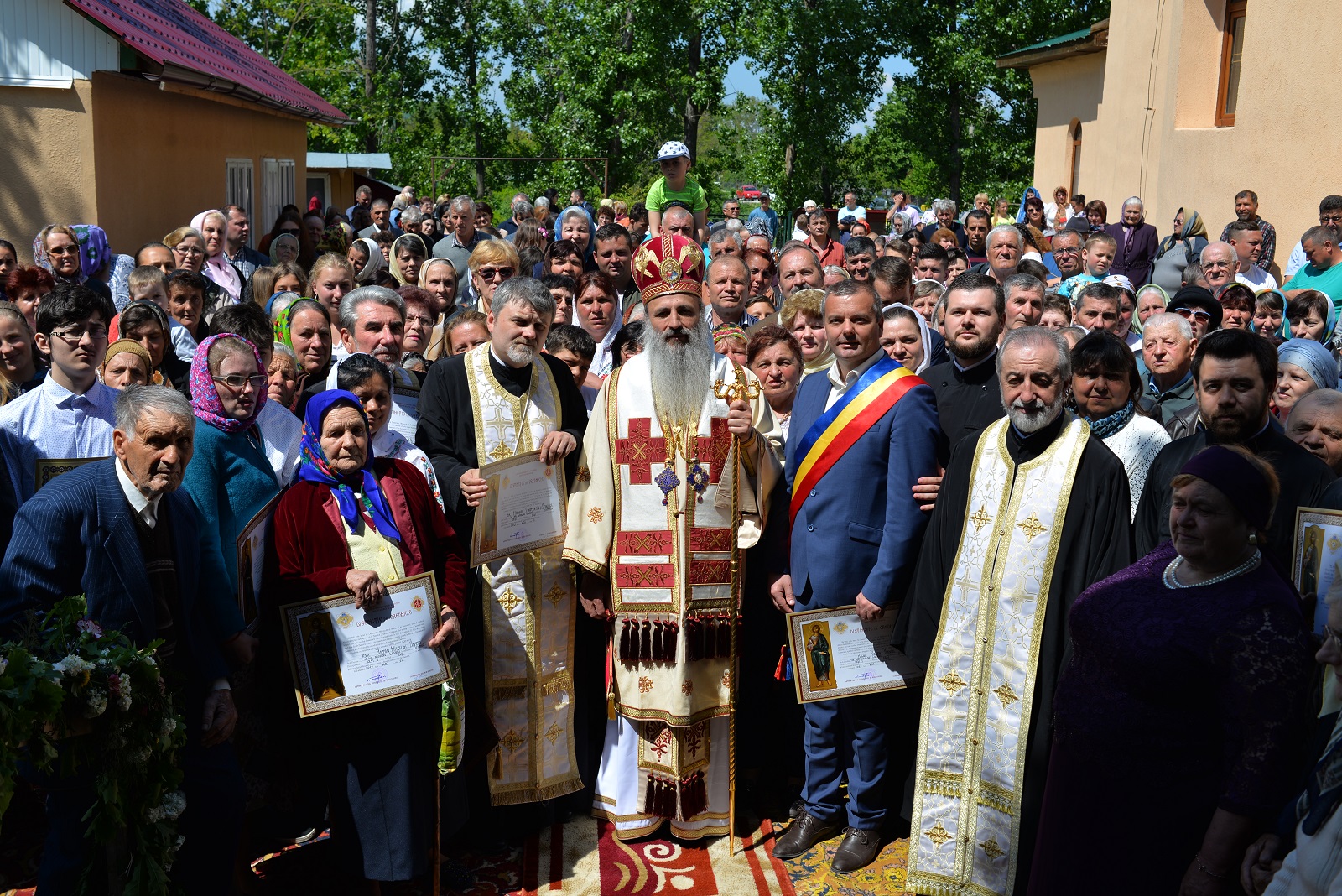 Foto: Bogdan Bulgariu Resfințire de biserică în parohia Luceni