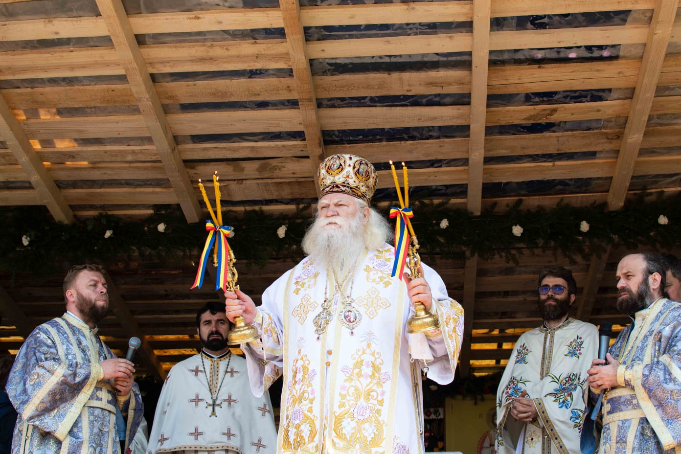 Sfințirea bisericii din lemn de la Fărcașa, Neamț – elogiere sacră a valorilor satului românesc