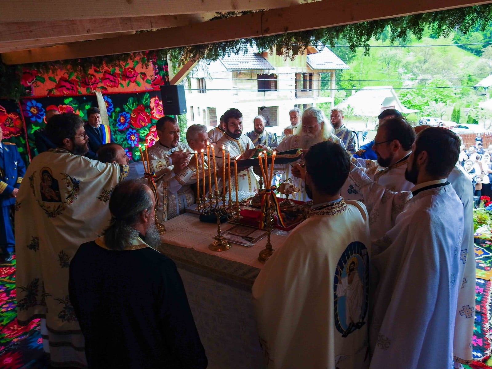 Sfințirea bisericii din lemn de la Fărcașa, Neamț – elogiere sacră a valorilor satului românesc