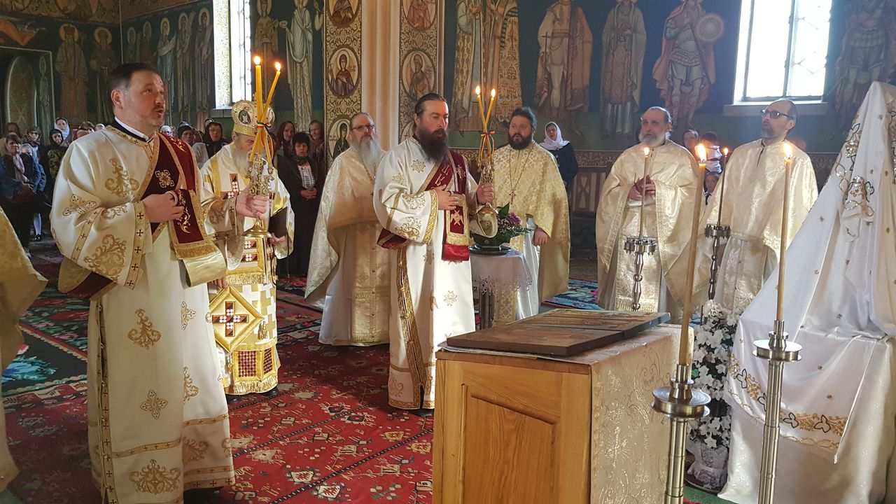 IPS Părinte Pimen a slujit cu ocazia hramului Parohiei Slătioara