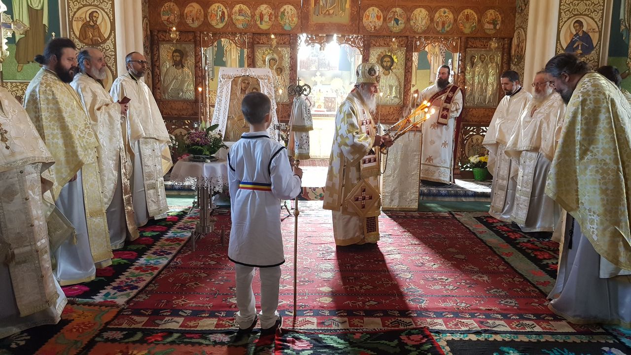 IPS Părinte Pimen a slujit cu ocazia hramului Parohiei Slătioara