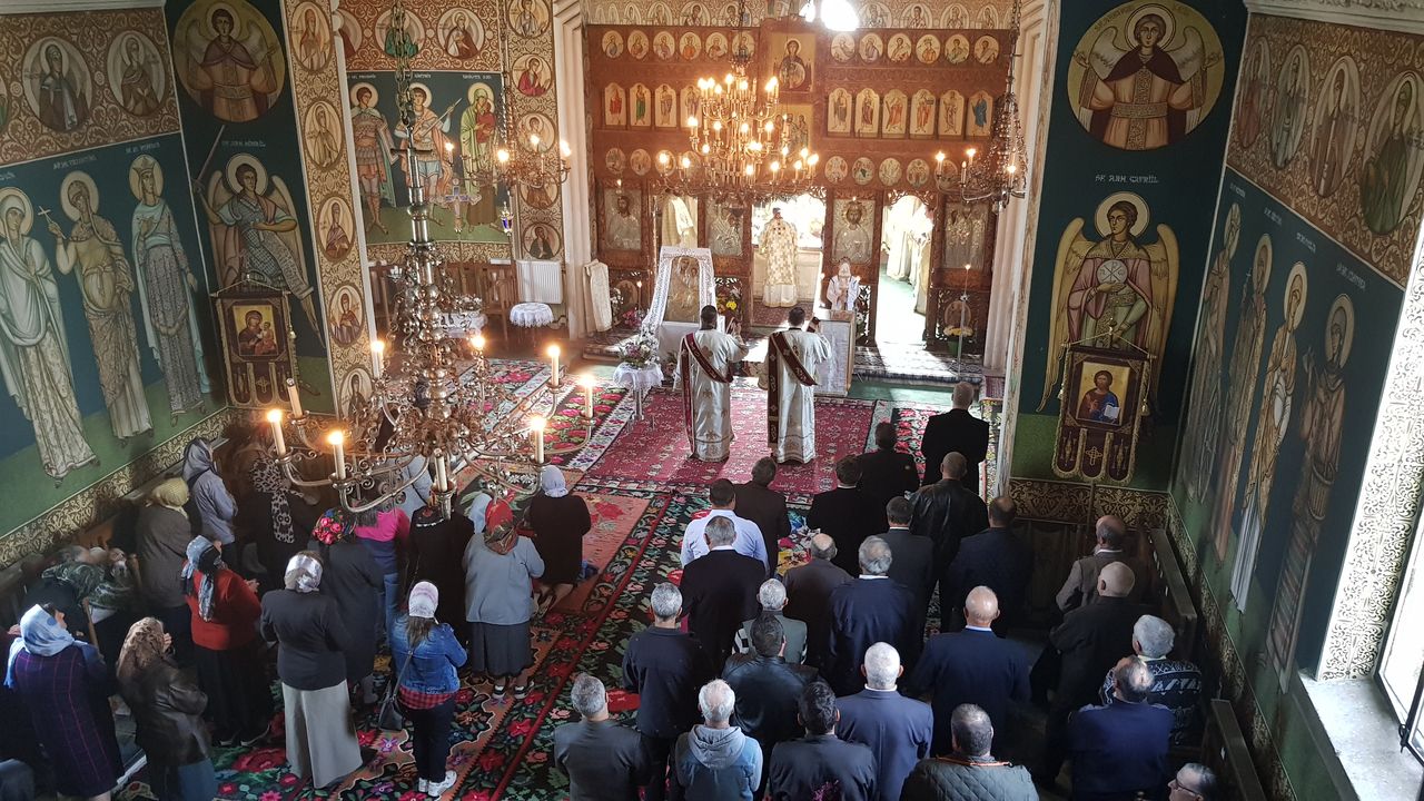 IPS Părinte Pimen a slujit cu ocazia hramului Parohiei Slătioara