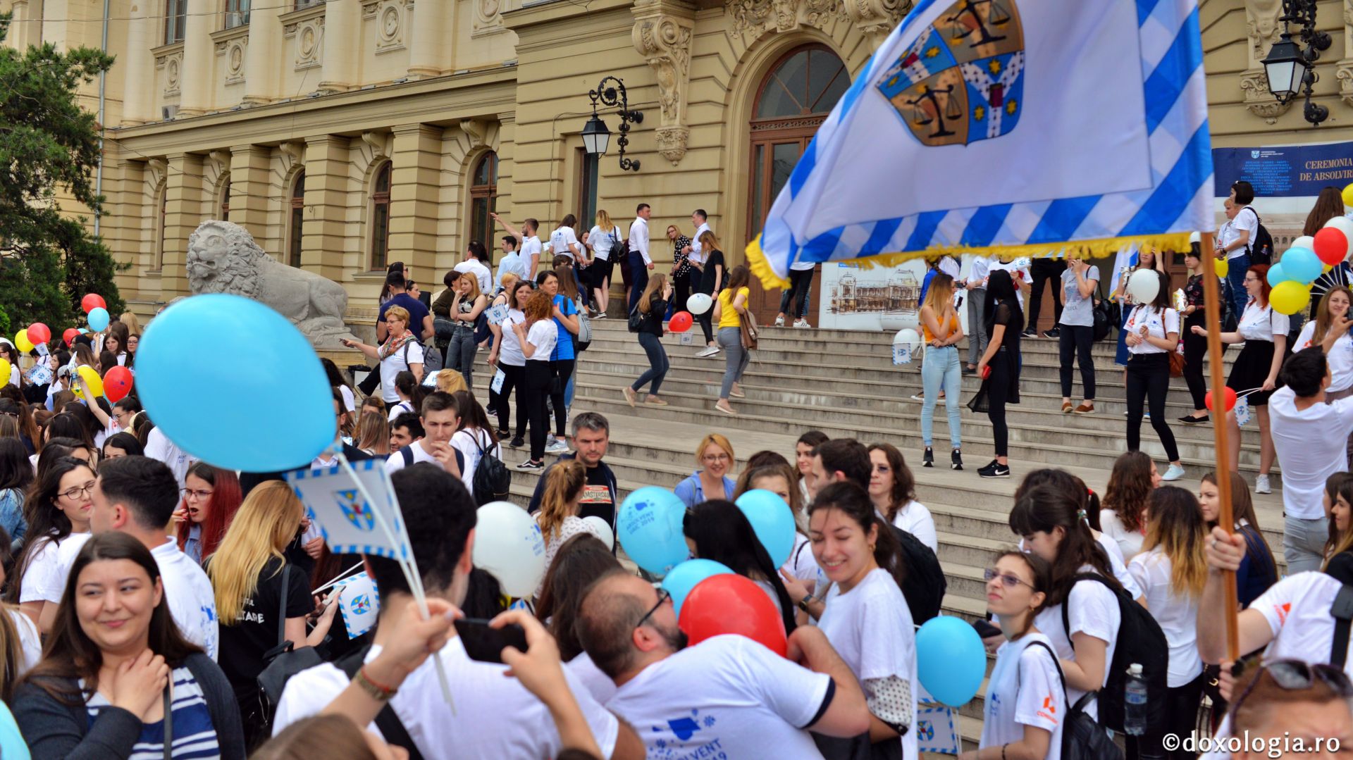 Marşul Absolvenţilor - mii de studenţi ieşeni în ritm de bucurie