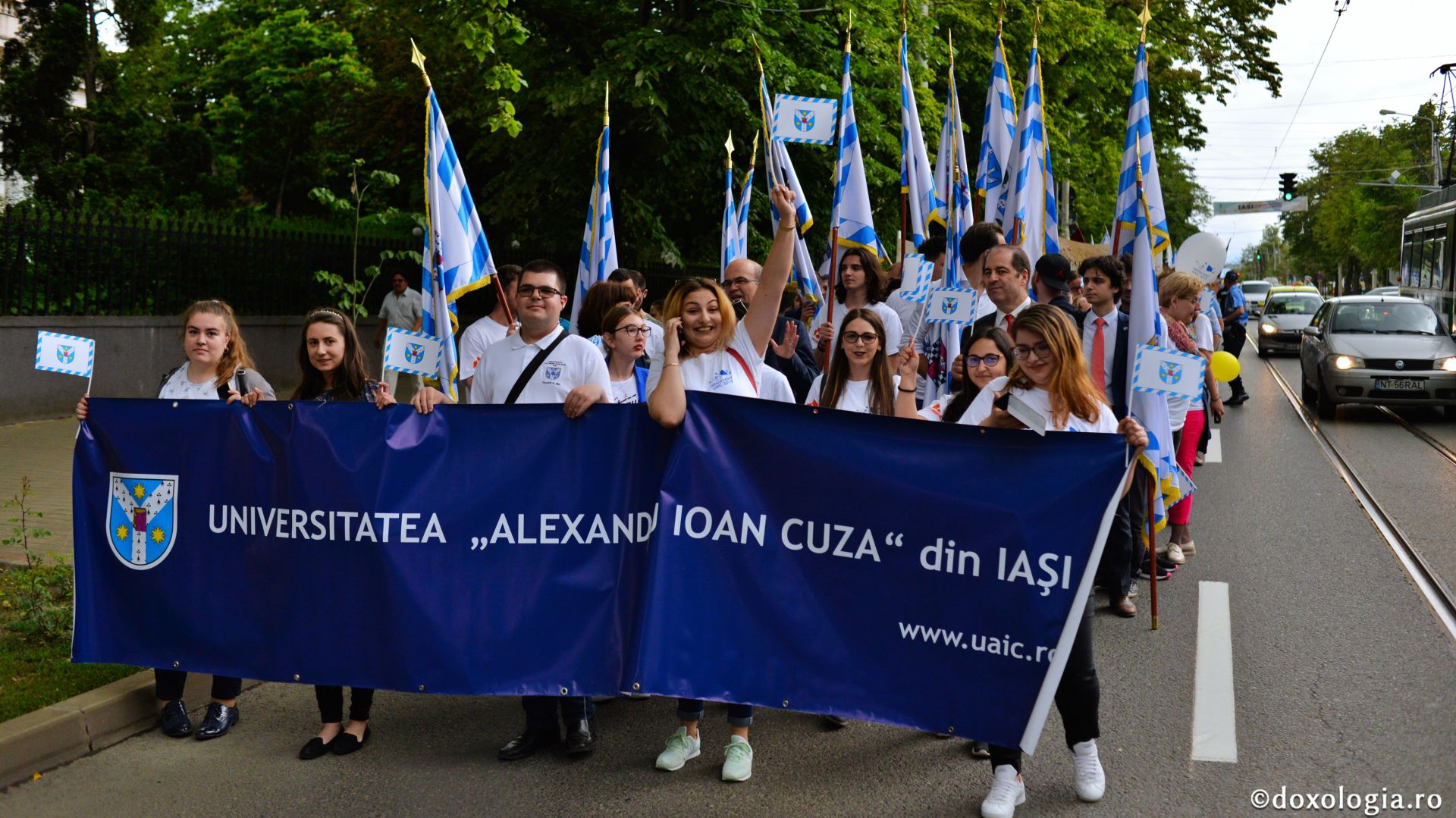 Marşul Absolvenţilor - mii de studenţi ieşeni în ritm de bucurie