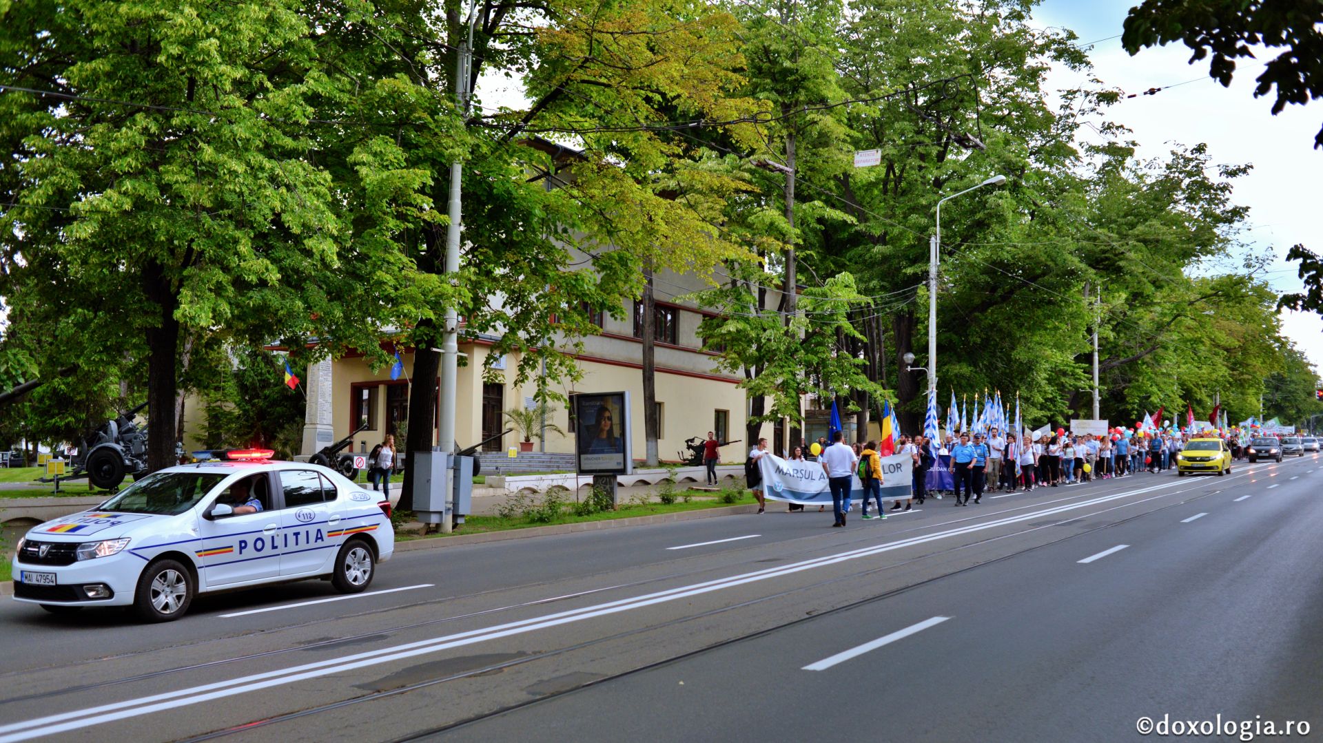Marşul Absolvenţilor - mii de studenţi ieşeni în ritm de bucurie