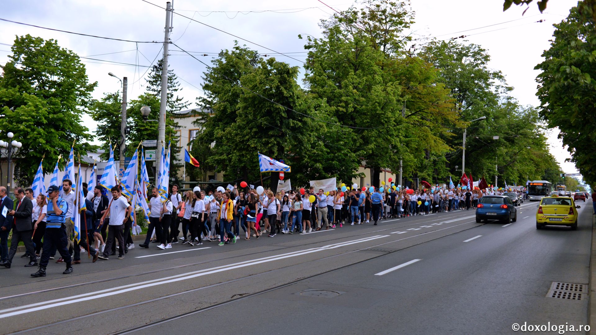 Marşul Absolvenţilor - mii de studenţi ieşeni în ritm de bucurie