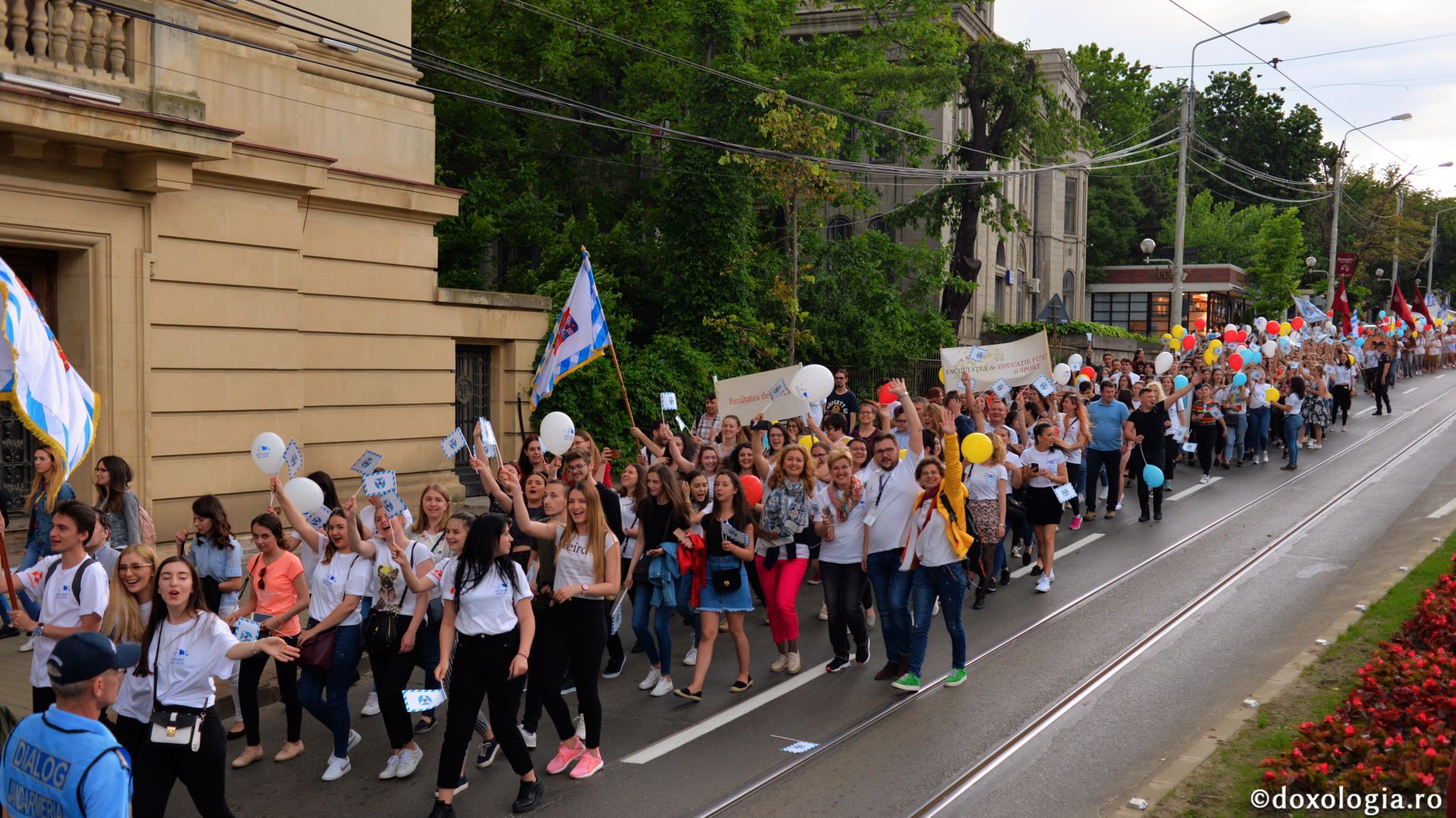 Marşul Absolvenţilor - mii de studenţi ieşeni în ritm de bucurie