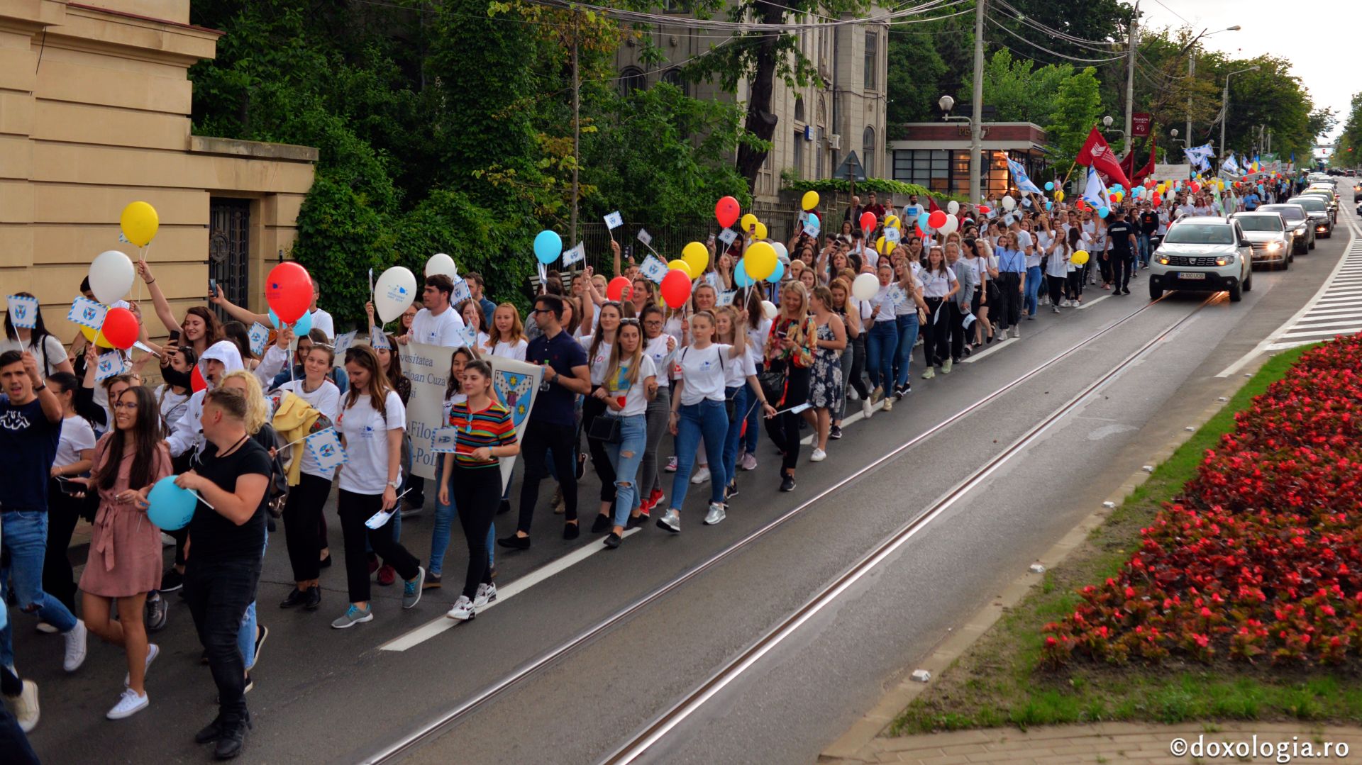Marşul Absolvenţilor - mii de studenţi ieşeni în ritm de bucurie