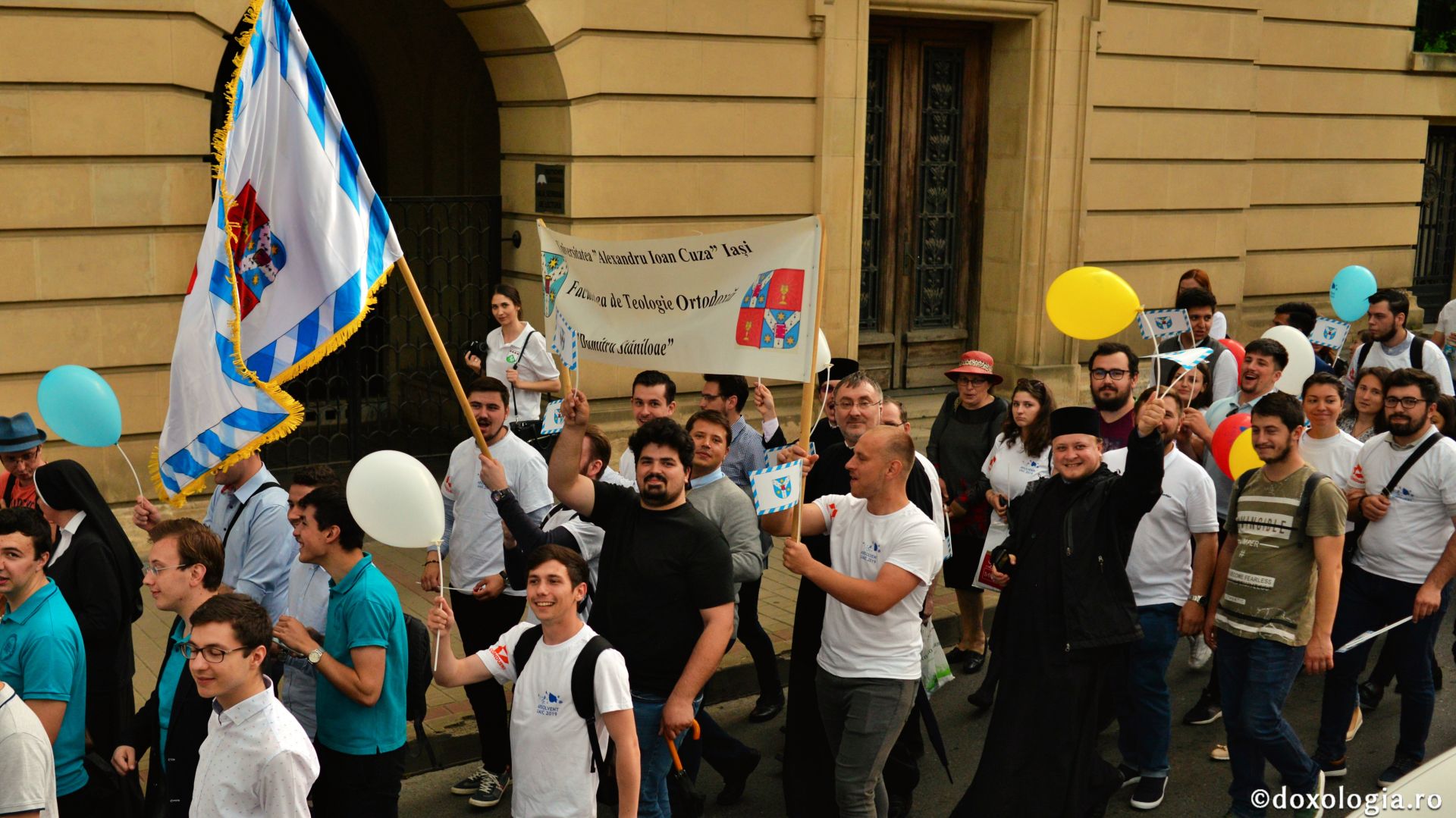 Marşul Absolvenţilor - mii de studenţi ieşeni în ritm de bucurie