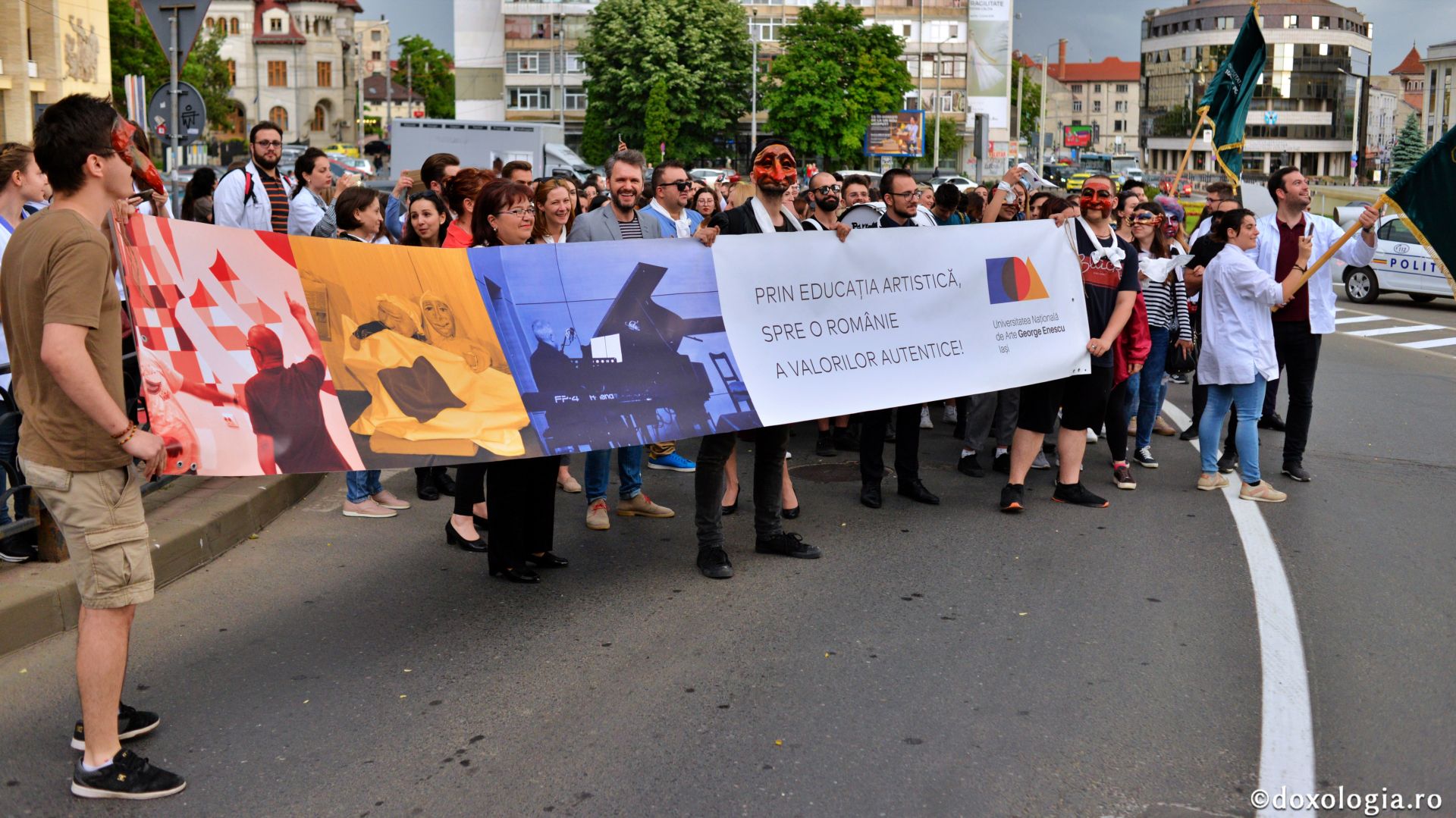 Marşul Absolvenţilor - mii de studenţi ieşeni în ritm de bucurie