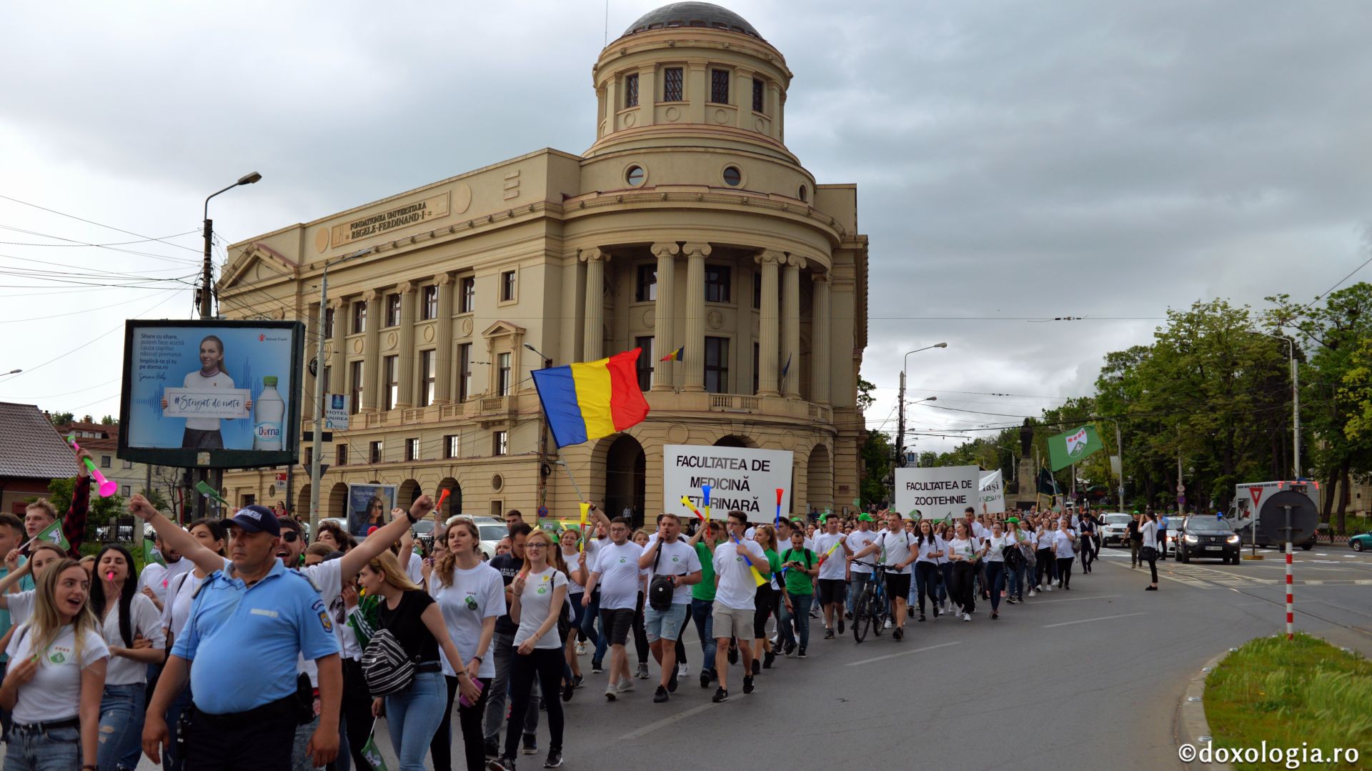 Marşul Absolvenţilor - mii de studenţi ieşeni în ritm de bucurie