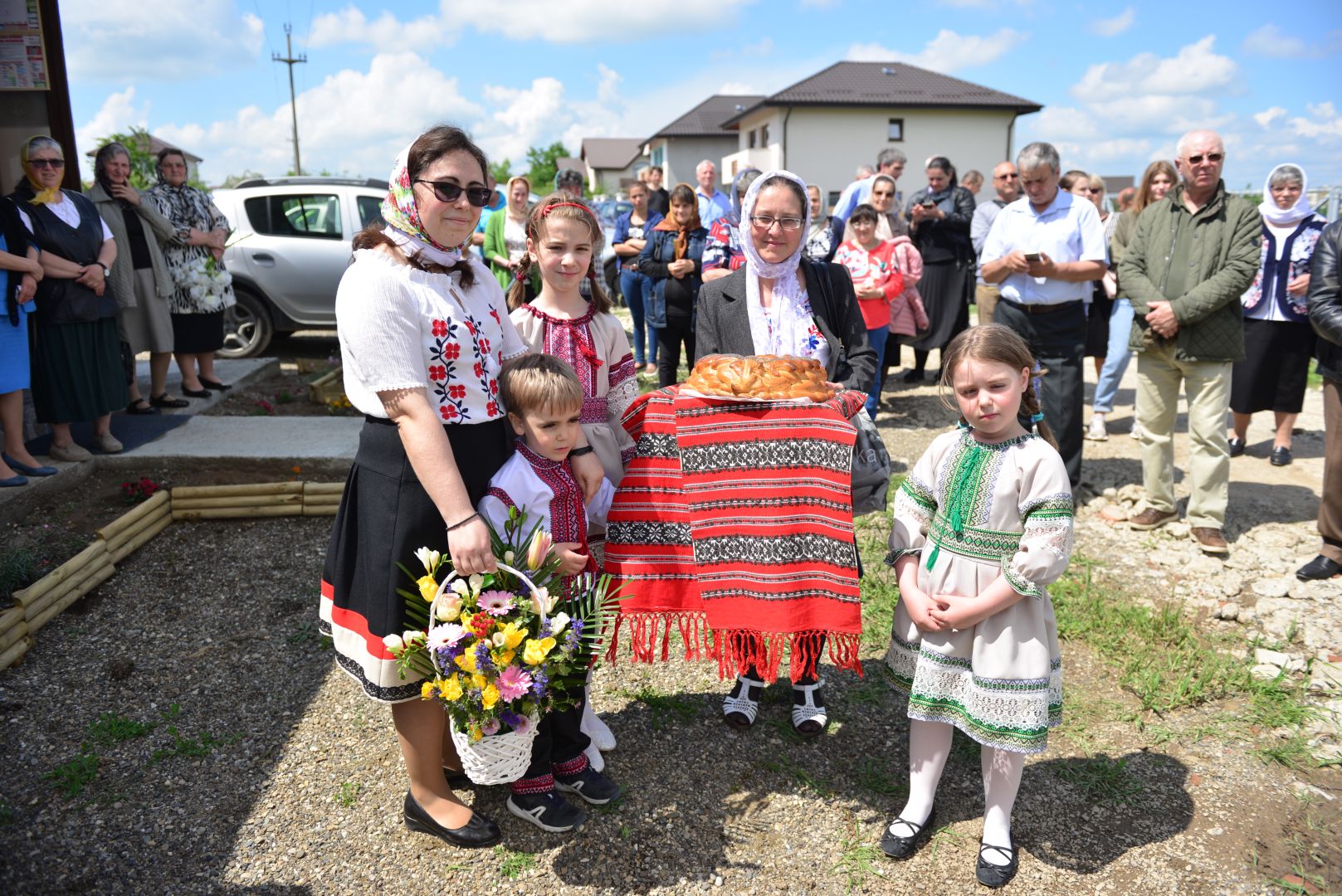 Slujire arhierească și sfințire în Valea Adâncă – IPS Mitropolit Teofan: „Biserica o facem pentru că dorim să fim ucenicii lui Hristos”