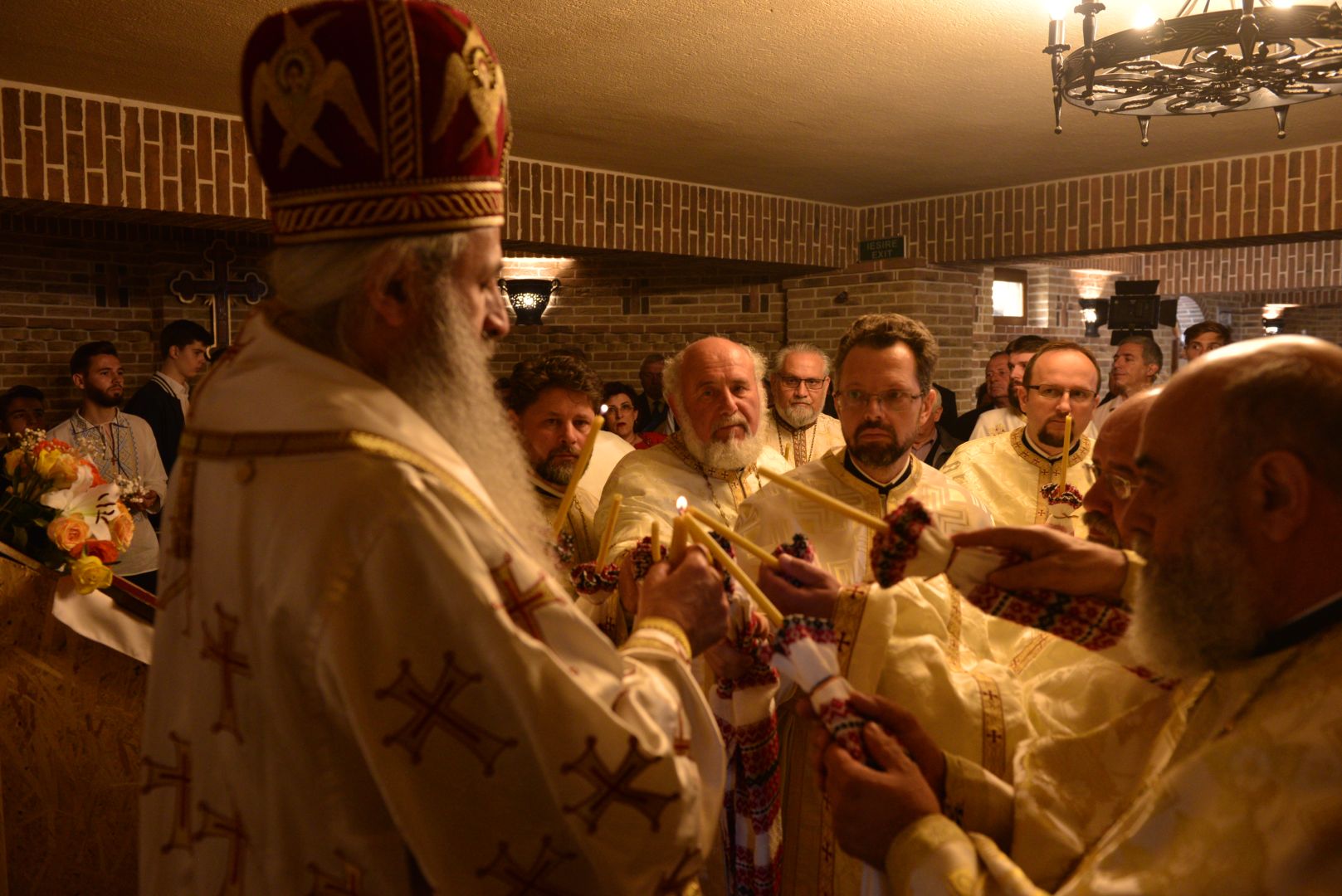 Slujire arhierească și sfințire în Valea Adâncă – IPS Mitropolit Teofan: „Biserica o facem pentru că dorim să fim ucenicii lui Hristos”