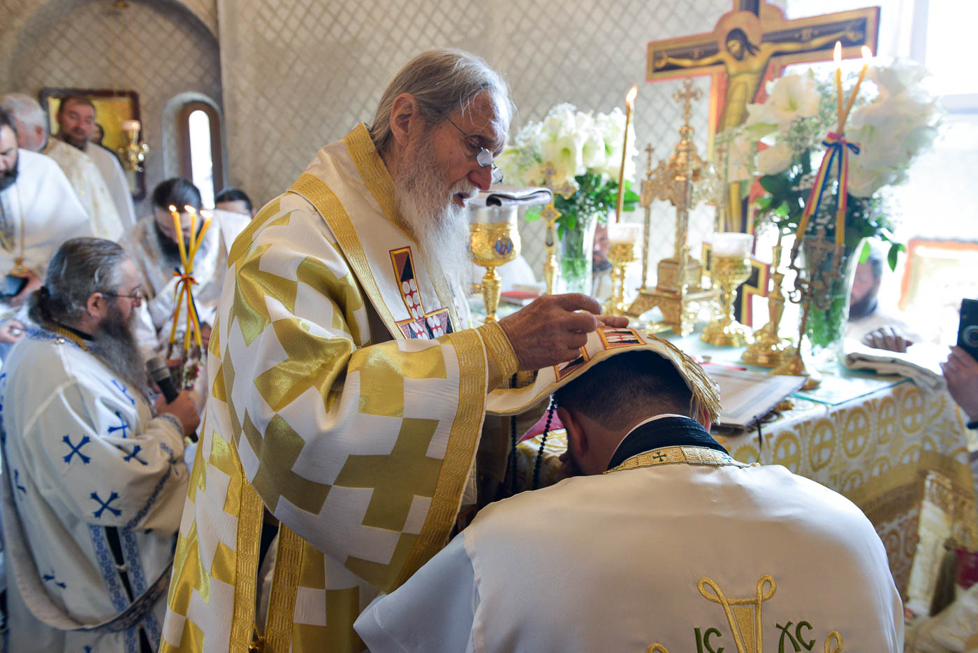 Prima slujbă săvârşită în Biserica „Acoperământul Maicii Domnului” din Vicovu de Sus