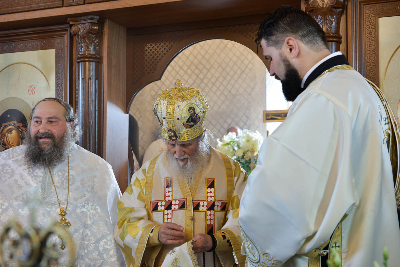 Prima slujbă săvârşită în Biserica „Acoperământul Maicii Domnului” din Vicovu de Sus