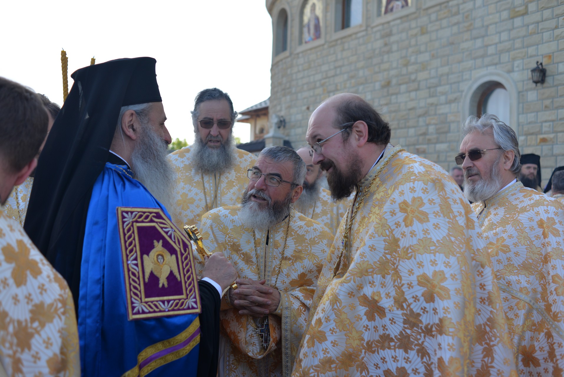 Hram la Mănăstirea Zosin: „Adevăratul creştin, dacă doreşte să alunge răul din lume, trebuie să înceapă cu el însuşi”