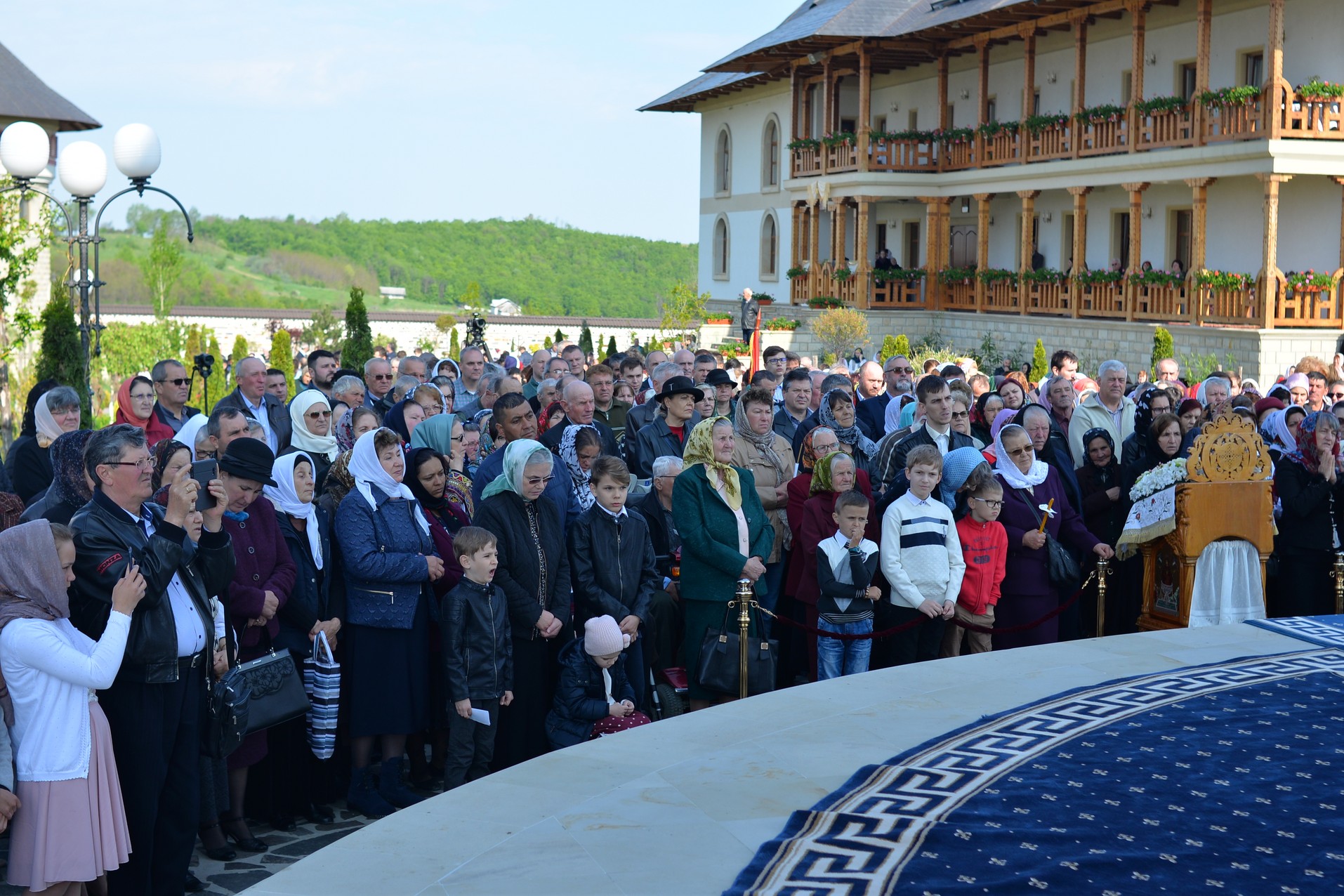 Hram la Mănăstirea Zosin: „Adevăratul creştin, dacă doreşte să alunge răul din lume, trebuie să înceapă cu el însuşi”