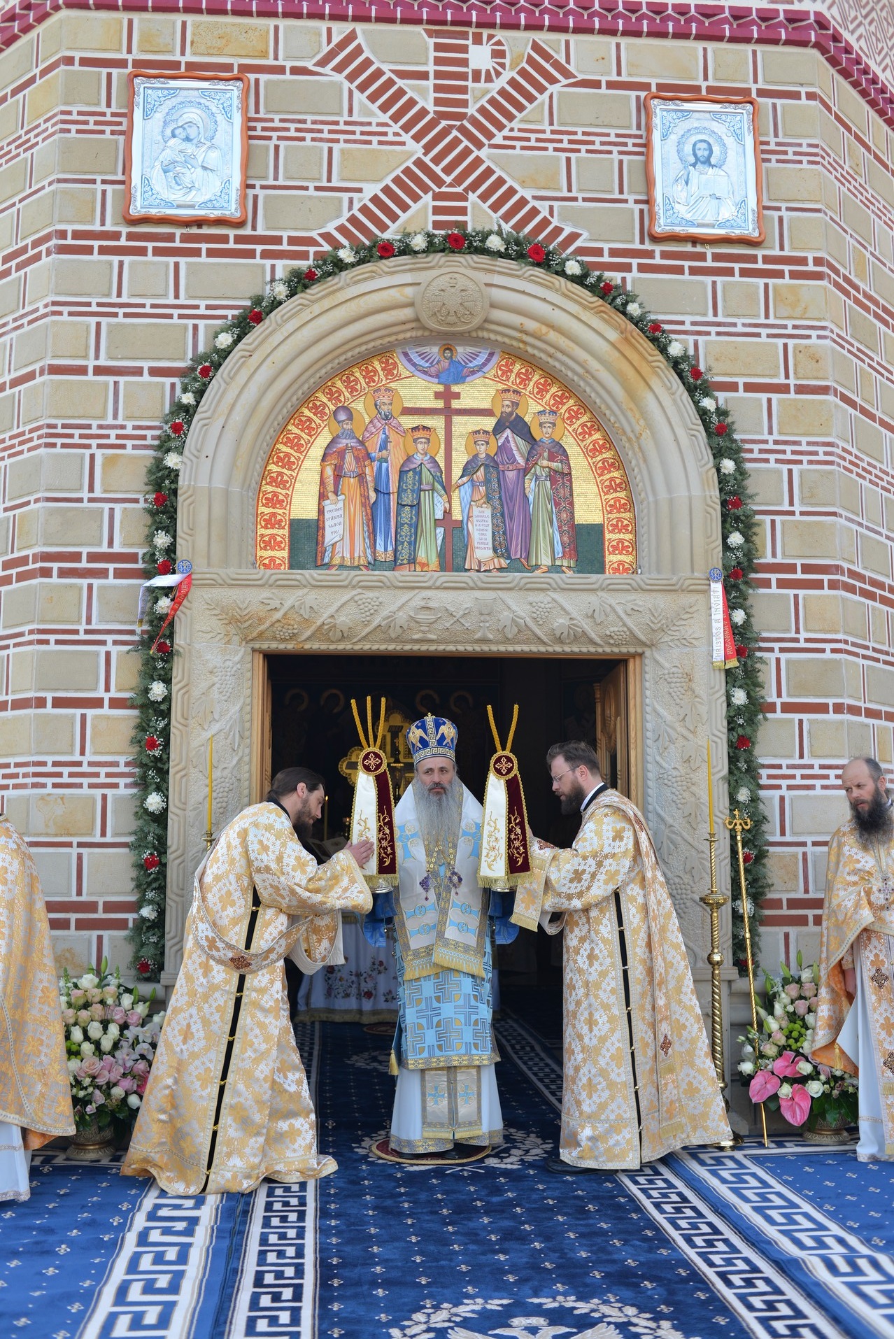 Hram la Mănăstirea Zosin: „Adevăratul creştin, dacă doreşte să alunge răul din lume, trebuie să înceapă cu el însuşi”