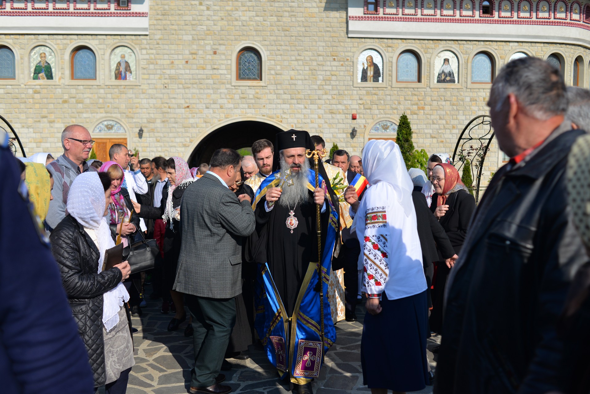 Hram la Mănăstirea Zosin: „Adevăratul creştin, dacă doreşte să alunge răul din lume, trebuie să înceapă cu el însuşi”