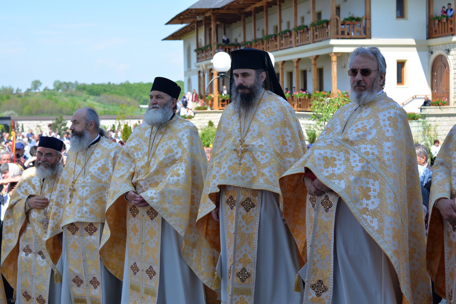 Hram la Mănăstirea Zosin: „Adevăratul creştin, dacă doreşte să alunge răul din lume, trebuie să înceapă cu el însuşi”