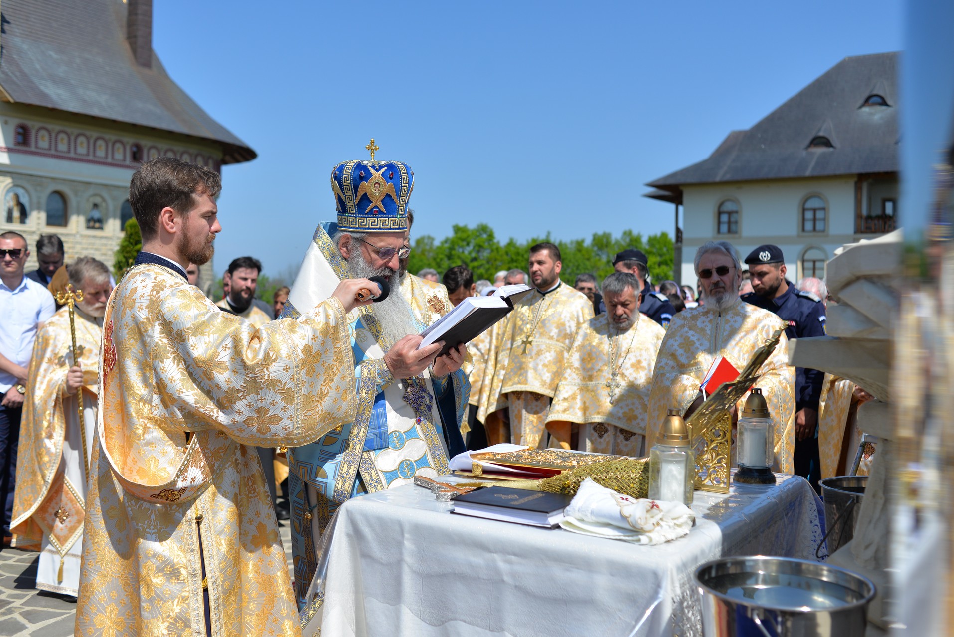Hram la Mănăstirea Zosin: „Adevăratul creştin, dacă doreşte să alunge răul din lume, trebuie să înceapă cu el însuşi”
