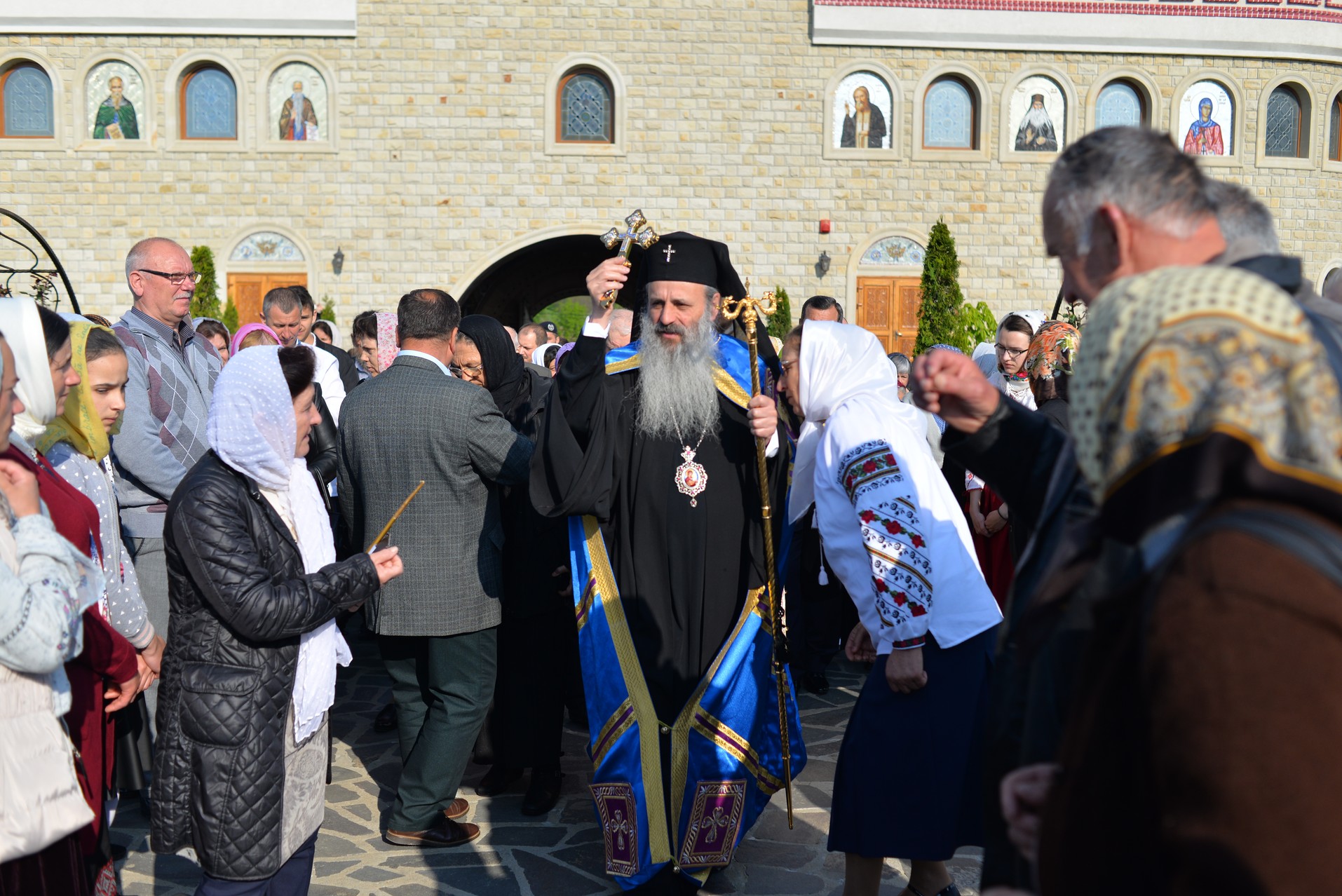 Hram la Mănăstirea Zosin: „Adevăratul creştin, dacă doreşte să alunge răul din lume, trebuie să înceapă cu el însuşi”