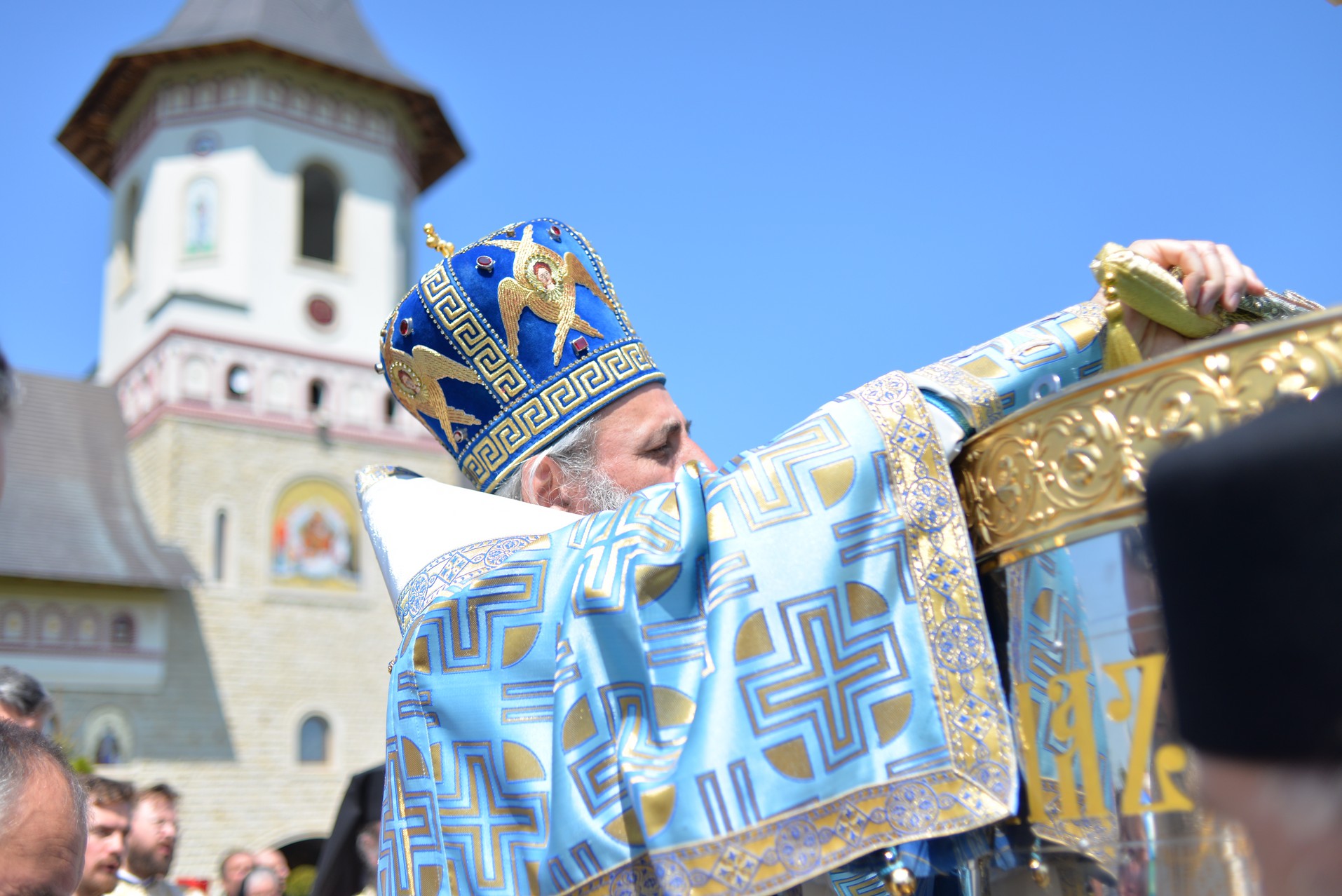 Hram la Mănăstirea Zosin: „Adevăratul creştin, dacă doreşte să alunge răul din lume, trebuie să înceapă cu el însuşi”