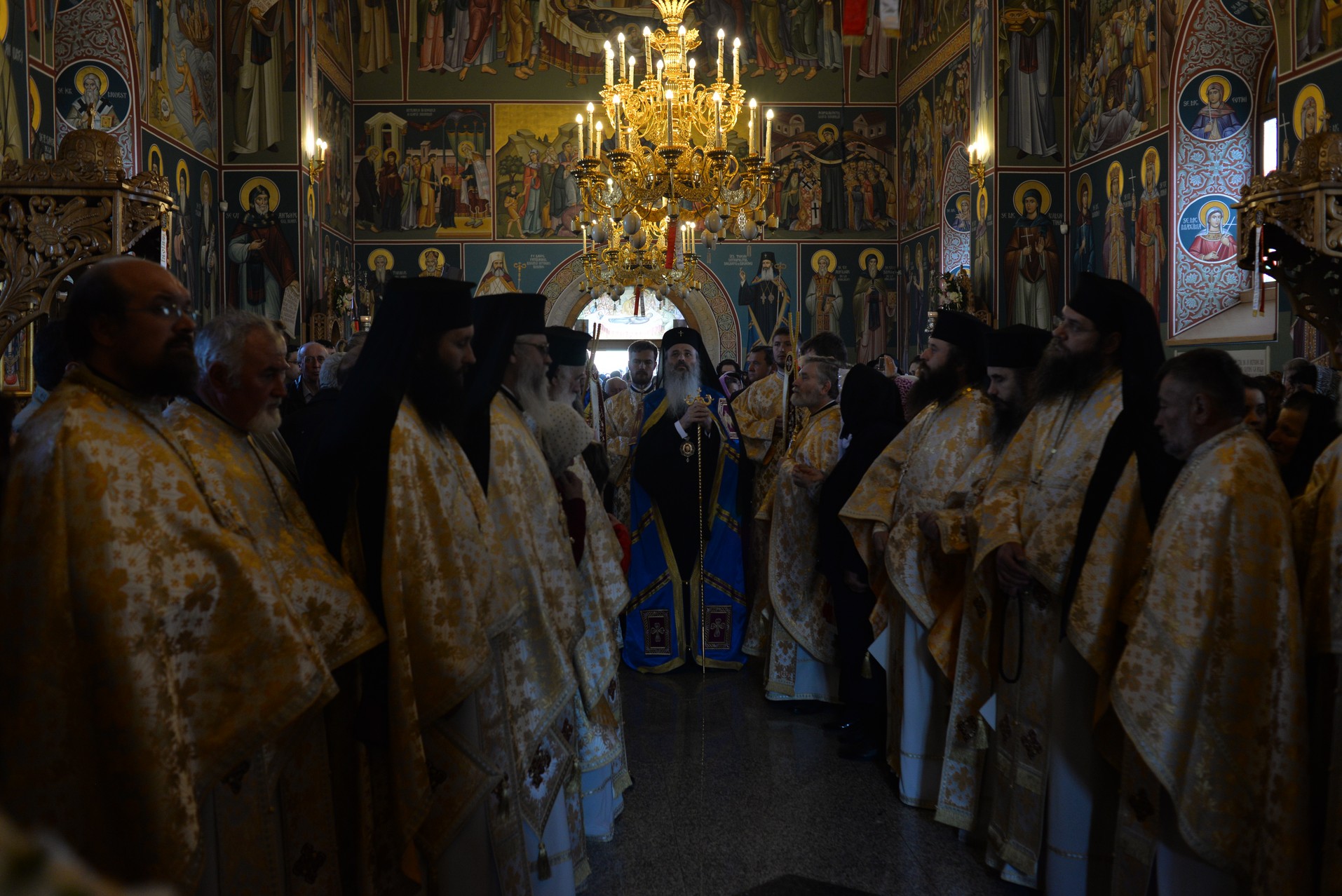 Hram la Mănăstirea Zosin: „Adevăratul creştin, dacă doreşte să alunge răul din lume, trebuie să înceapă cu el însuşi”